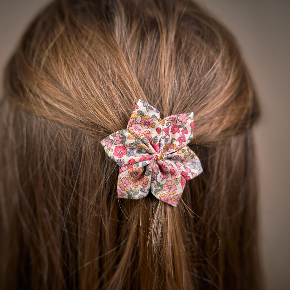 Barrette Fleur Étoile Porcelaine Rosée