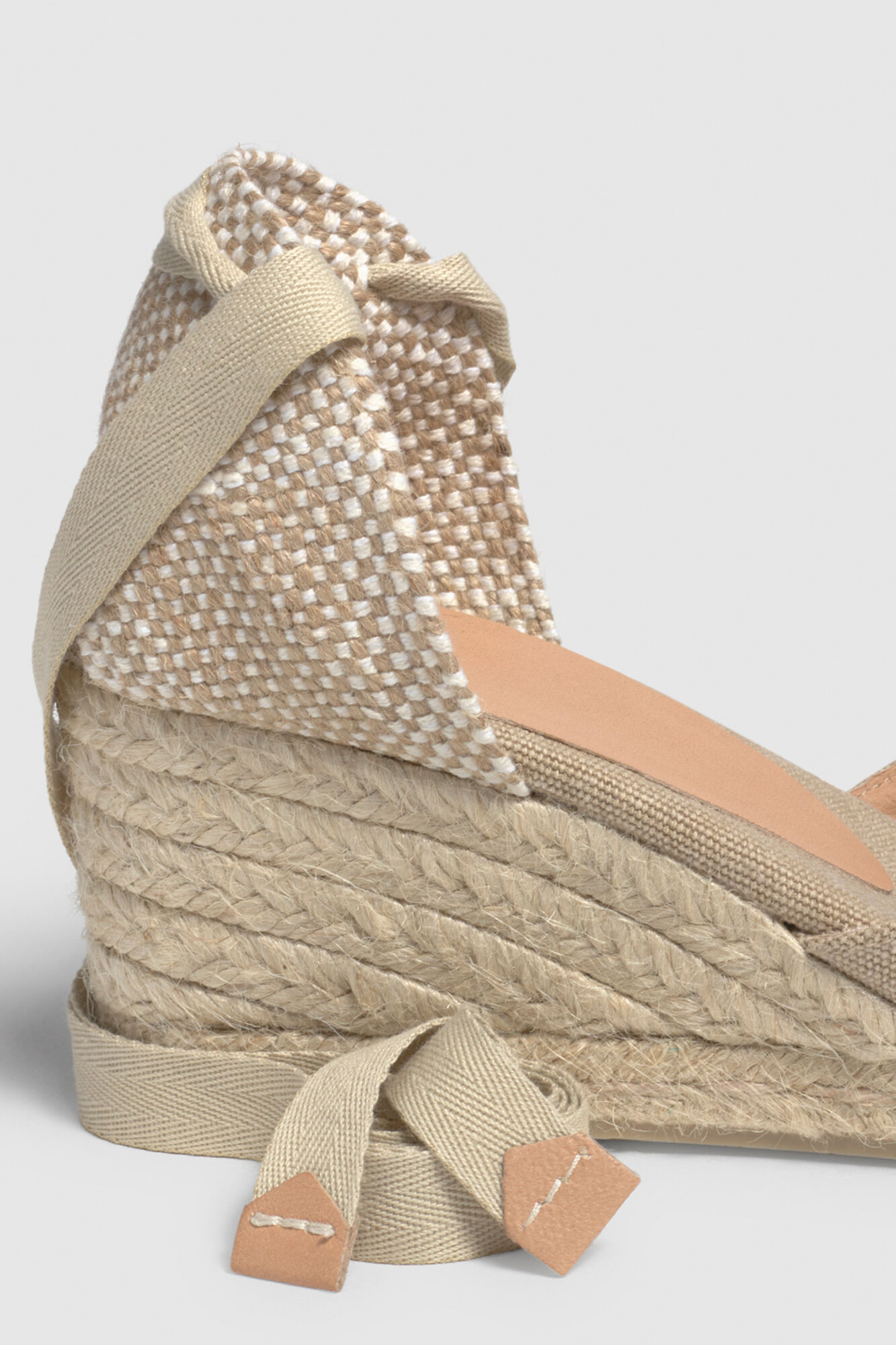Chinelo com plataforma. Lona fofa - Areia.