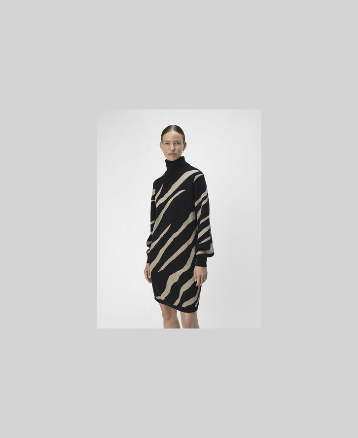 Object OBJRAY L/S KNIT ROLLNECK DRESS AOP Black/desert taupe tiger graphic