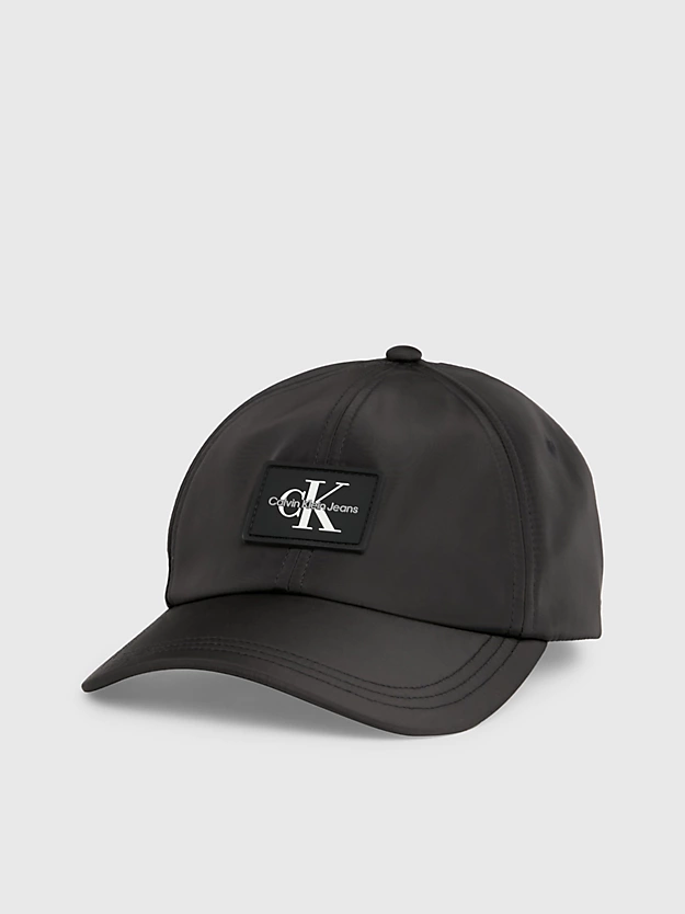 Boné com logotipo