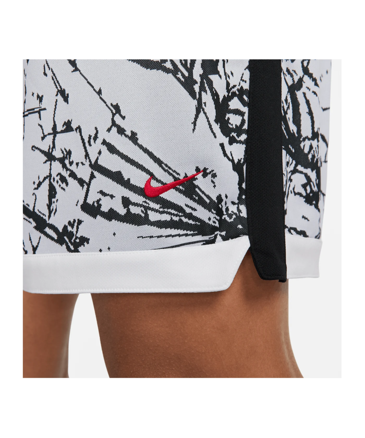 Nike F.C. 5inch Short Weiss F100