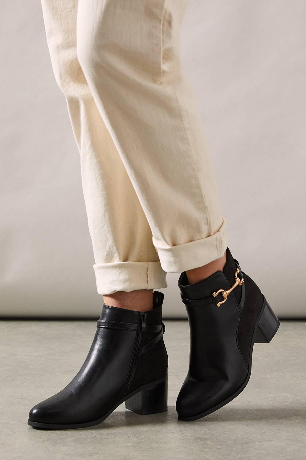 Wallis Bottines à Talon Moyen Antonia Coupe Large avec Détail Mors