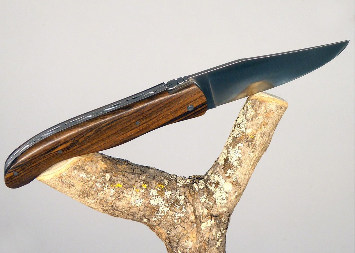 Couteau Laguiole avec un manche en Noyer