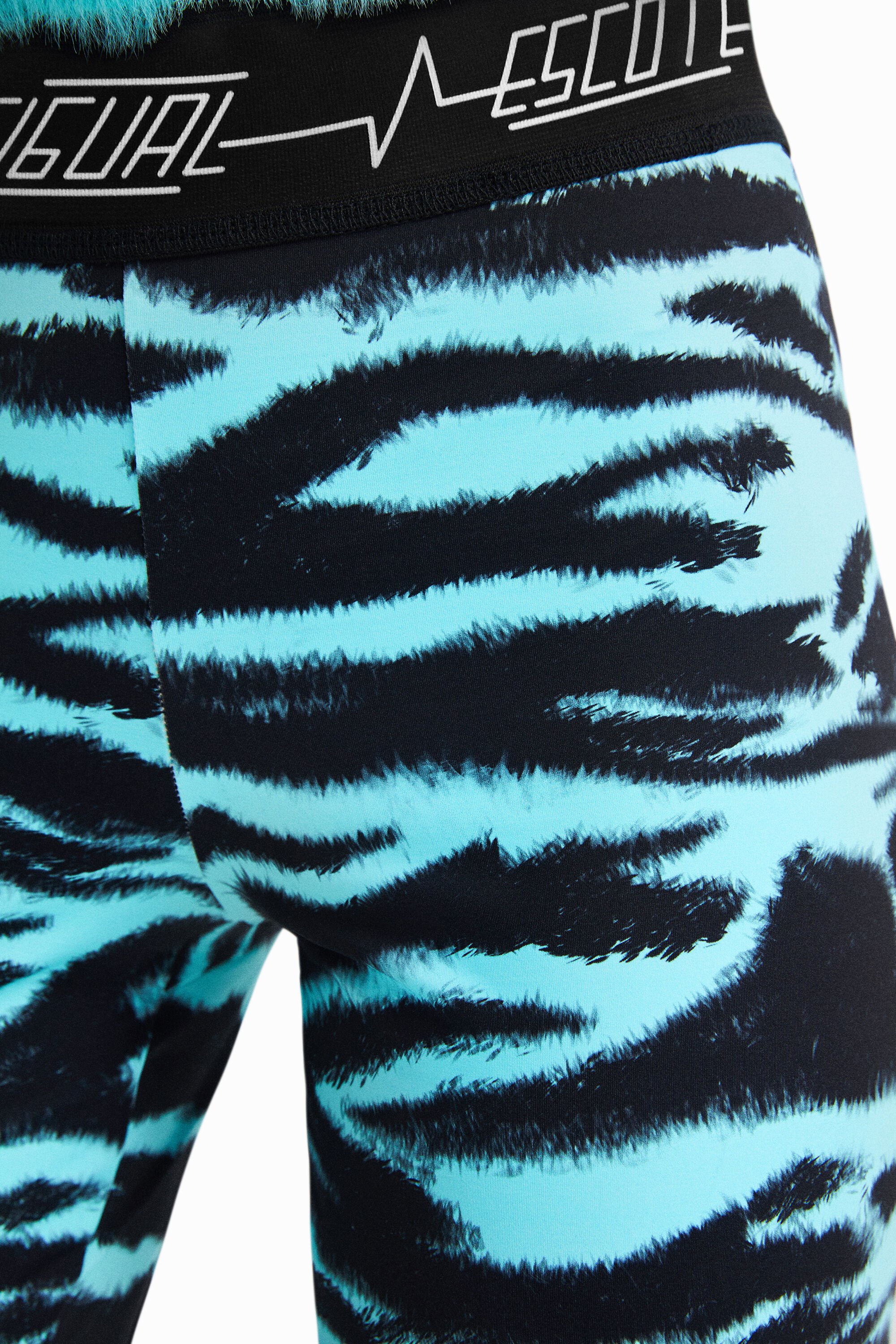 Legging justa com estampa animal