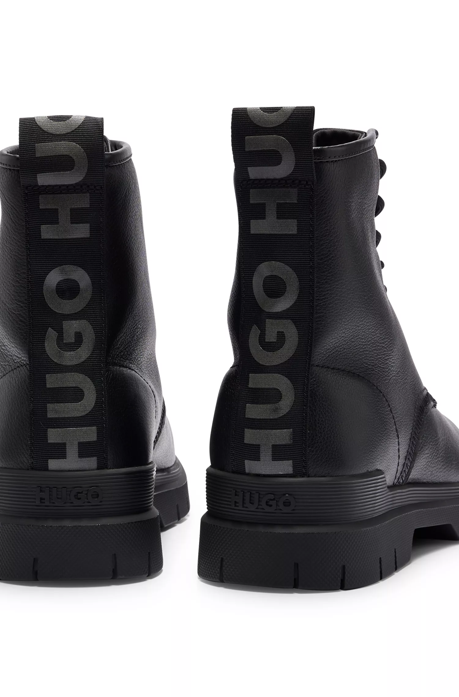 Botas de cano curto HUGO em couro granulado vermelho com fita com o logotipo.