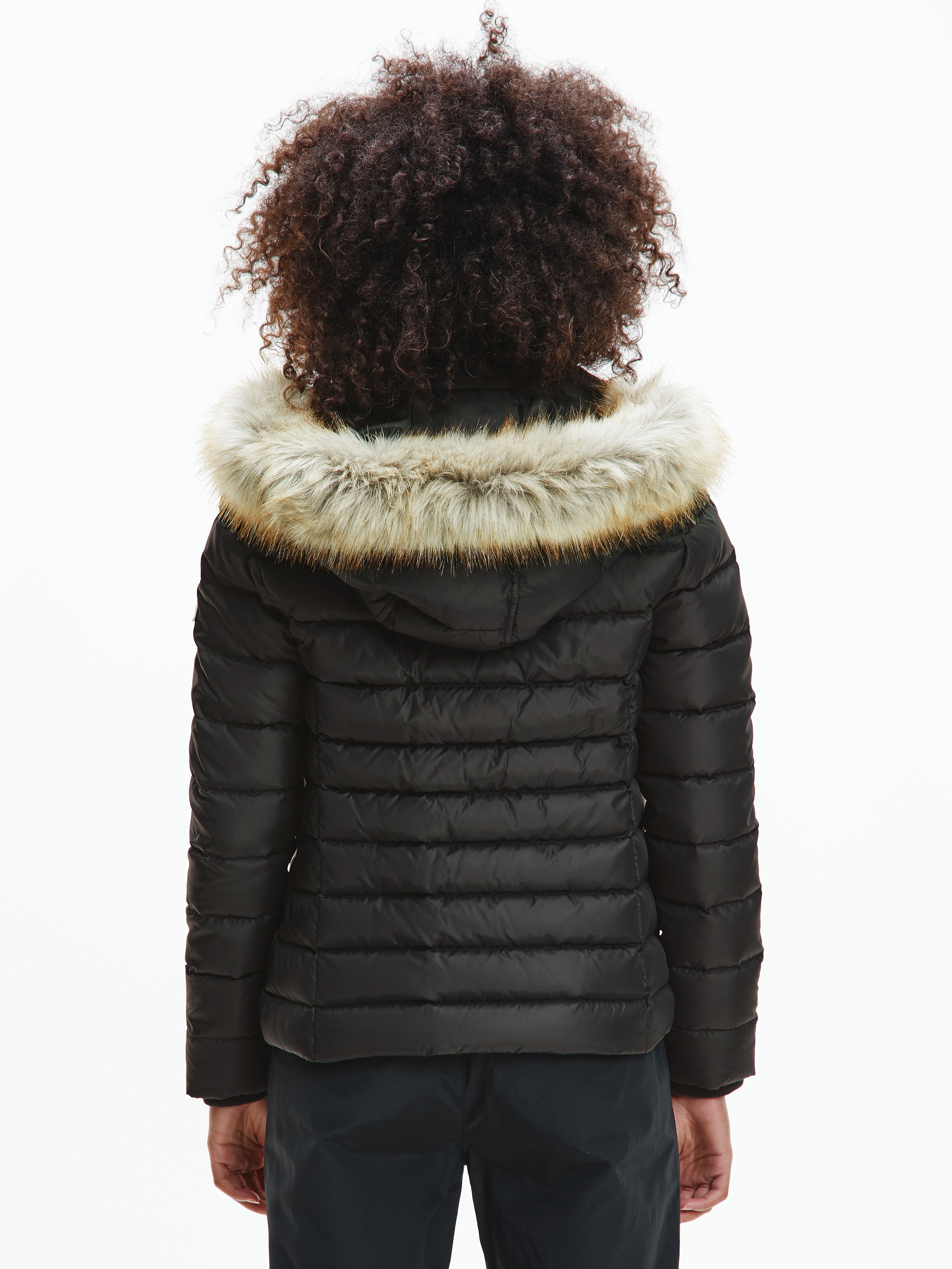 Tommy Jeans Daunenjacke »BASIC HOODED DOWN JACKET« mit Kapuze mit Fellimitat an der Kapuze & Tommy Jeans Logo-Flag