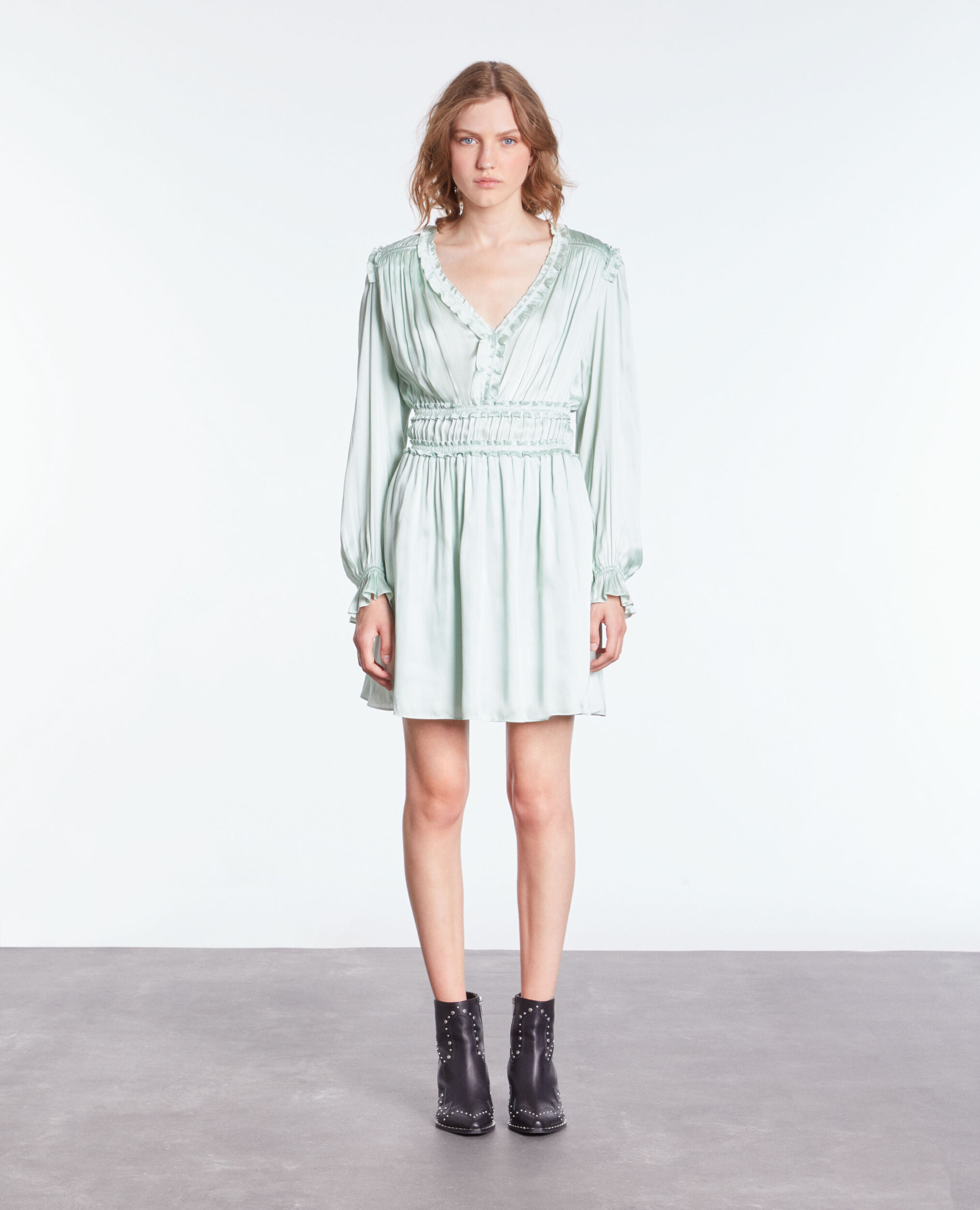 Robe courte bleue avec fronces