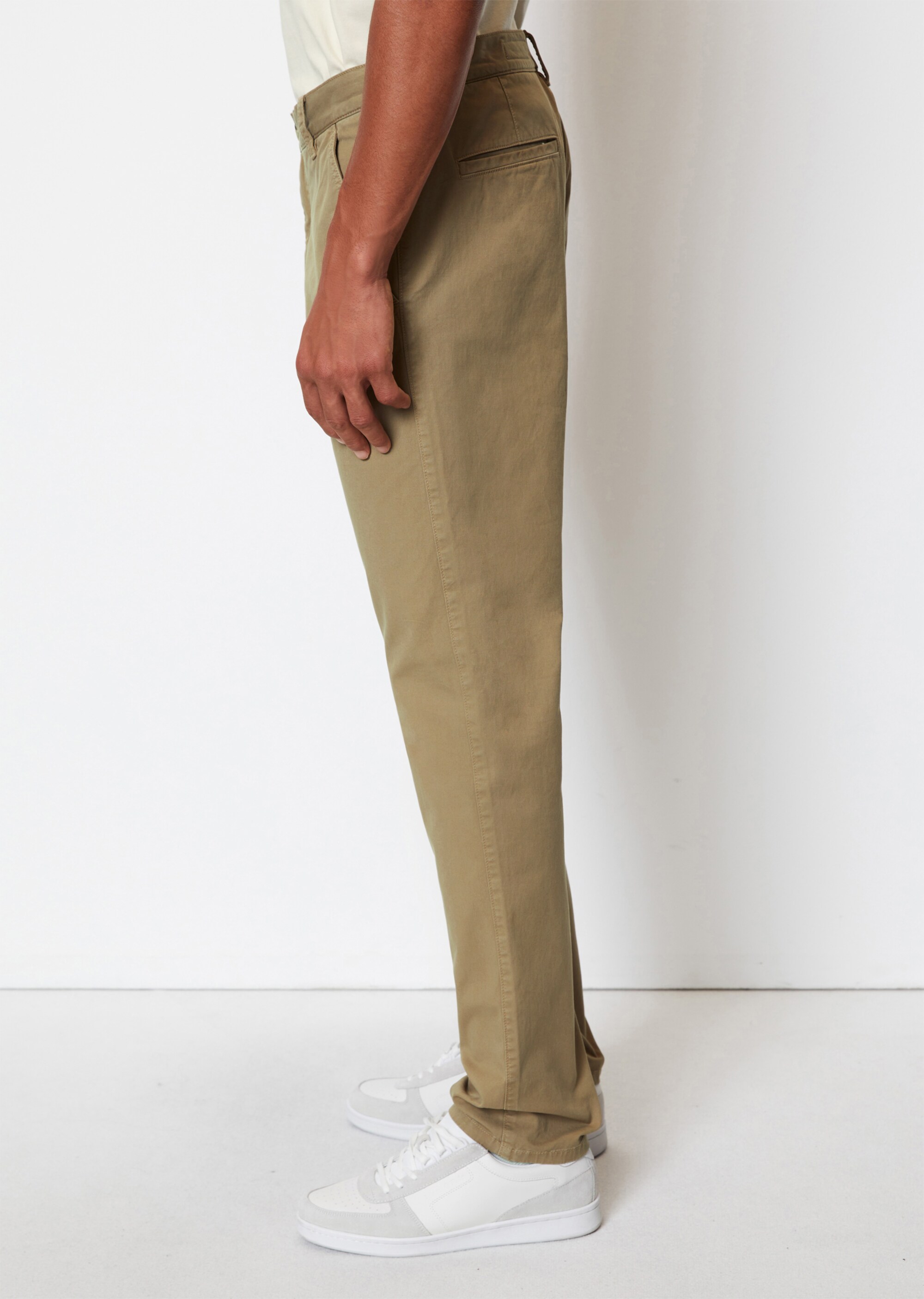 Chino tapered aus Bio-Baumwolle-Mix