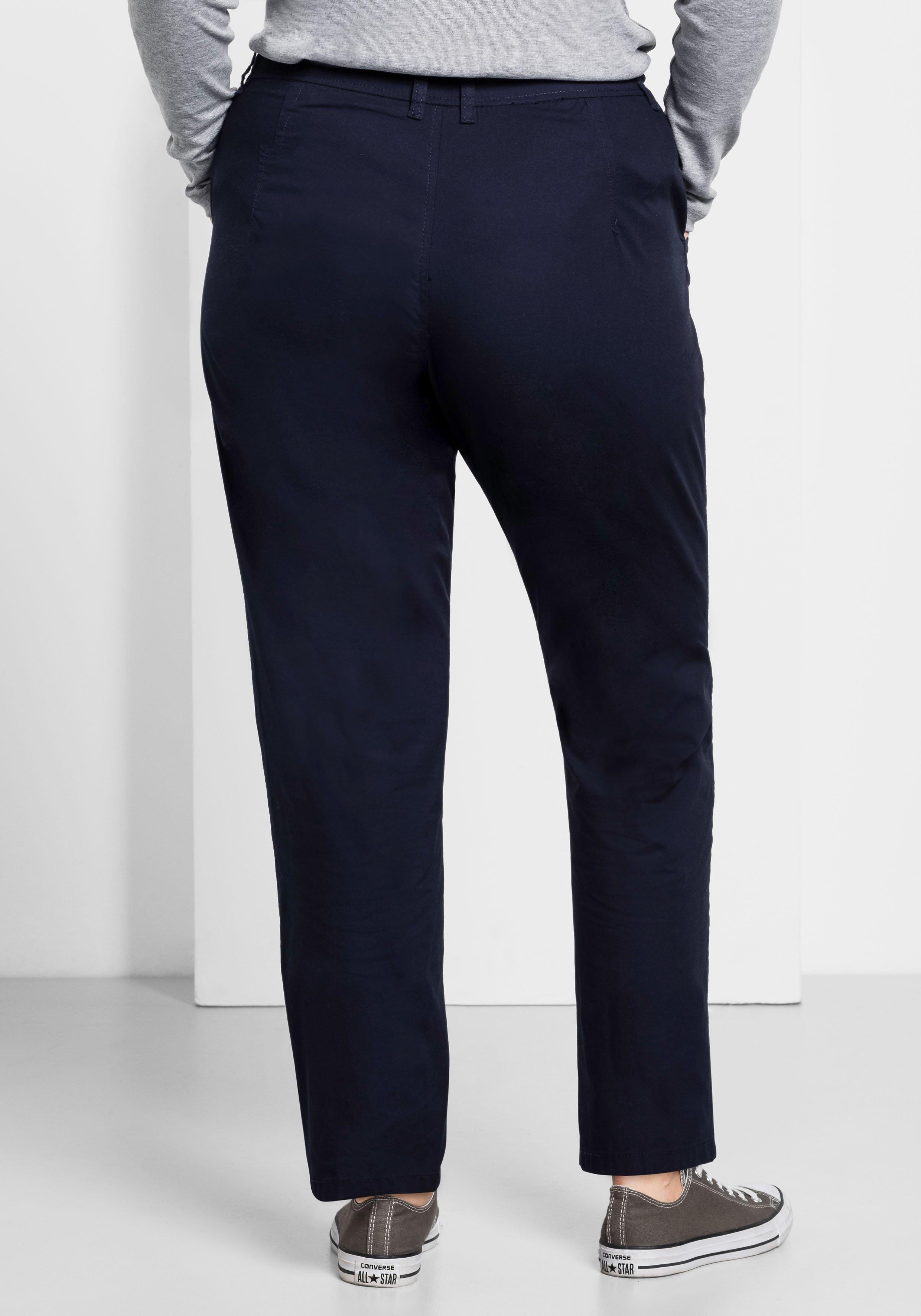 Schmal zulaufende Chinohose mit Bundfalten