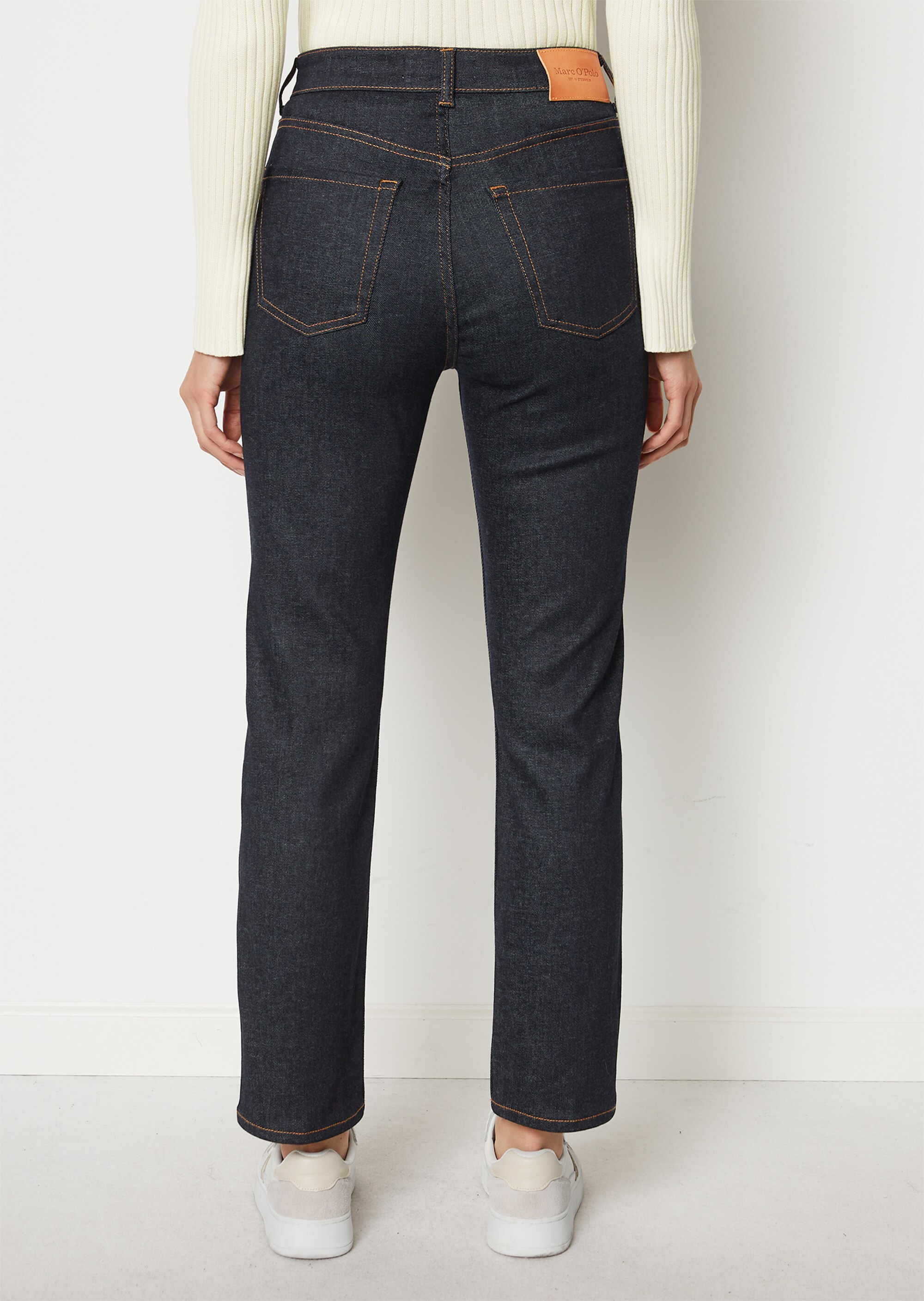Jeans Modell LINDE straightmit hoher Taille und cropped Leg