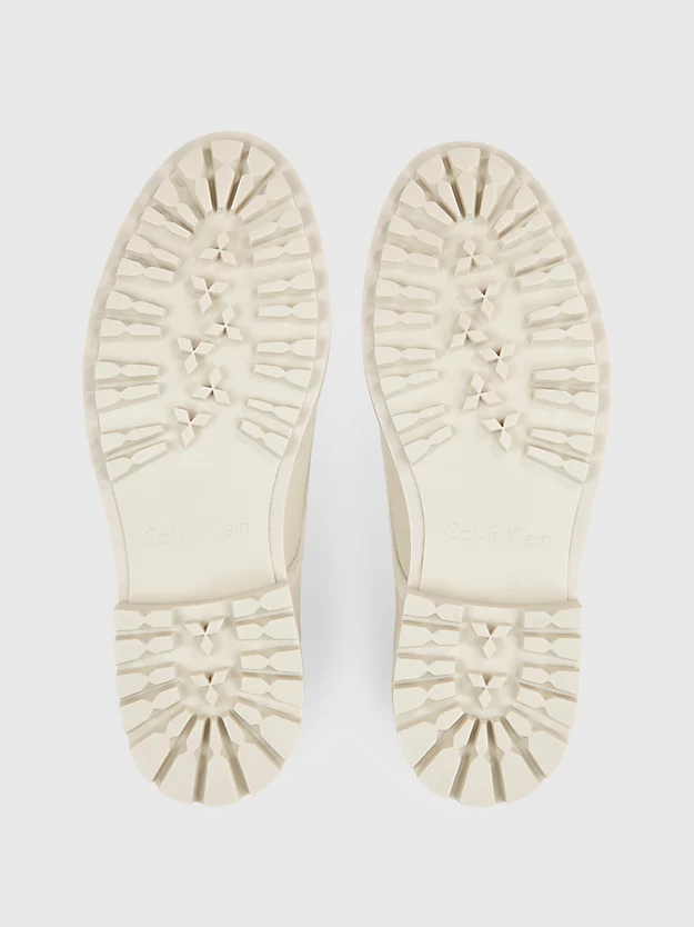 Sapatos de couro com cadarço