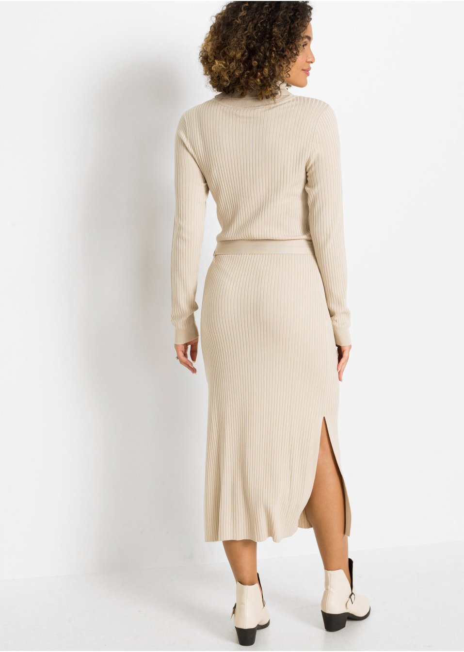 Robe en maille avec ceinture à nouer
