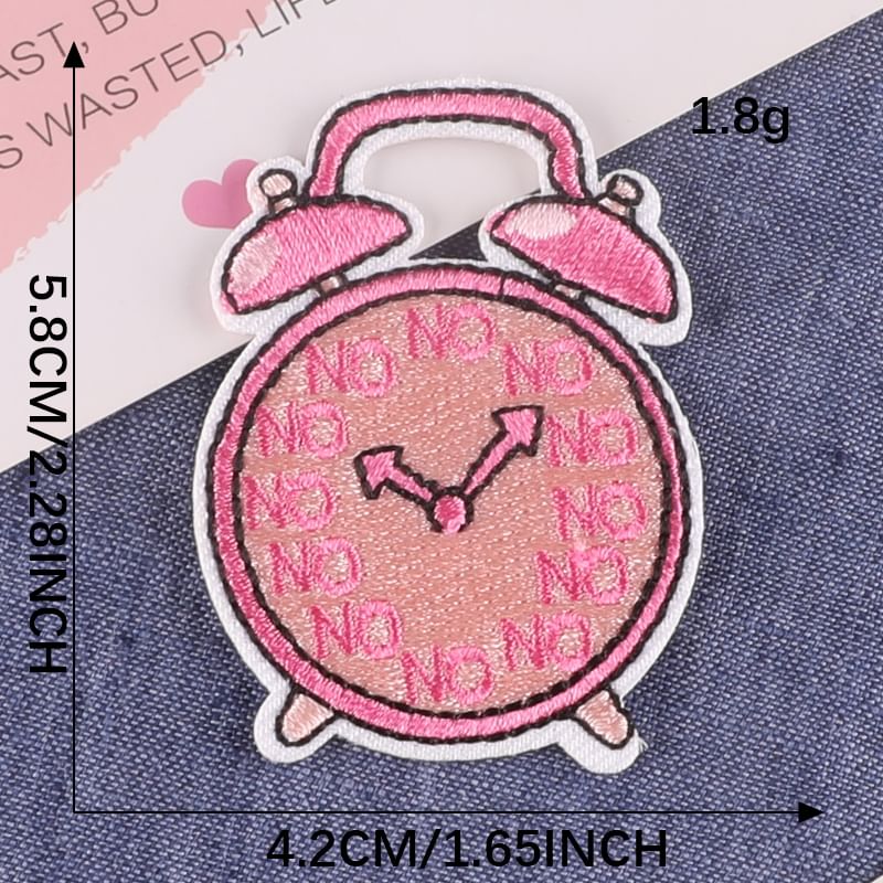 Embroidery Kingdom - Cartoon / Lettering Geborduurde Applicatie Patch (Diverse Ontwerpen)