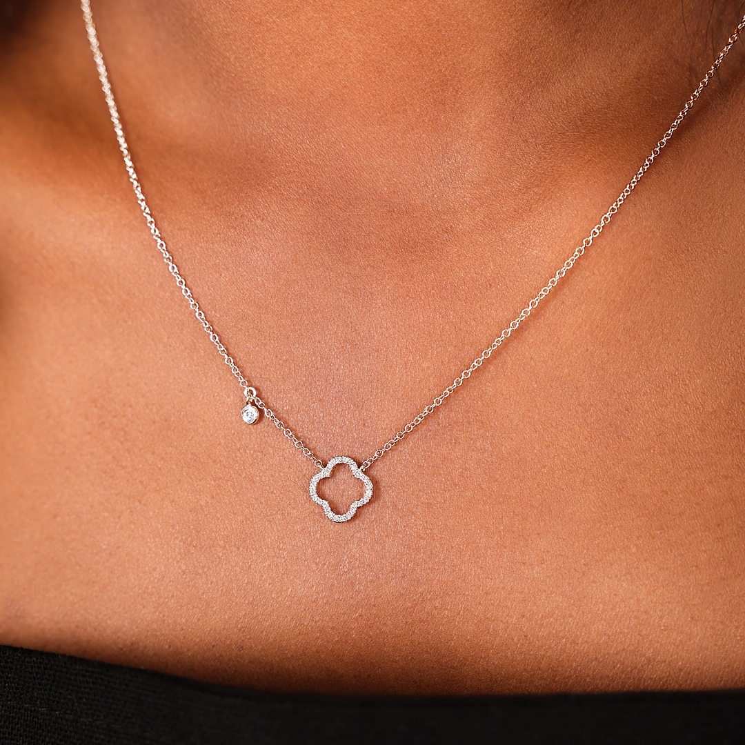 Collier 750/18 K Roségold Kleeblatt mit Diamanten 0.09 ct H/si