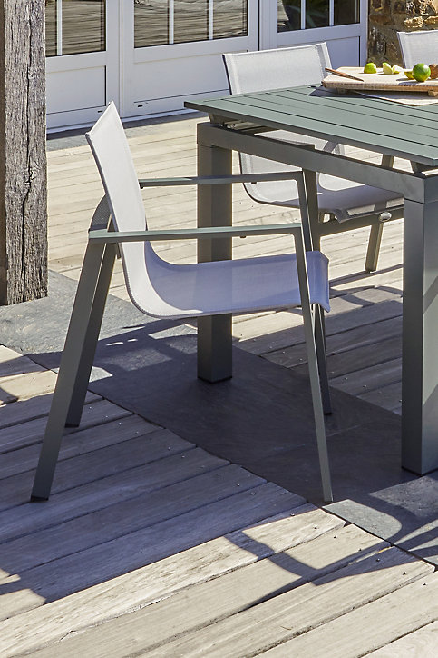 Fauteuil de jardin empilable Miami en alu kaki et toile plastifiée grise DCB GARDEN