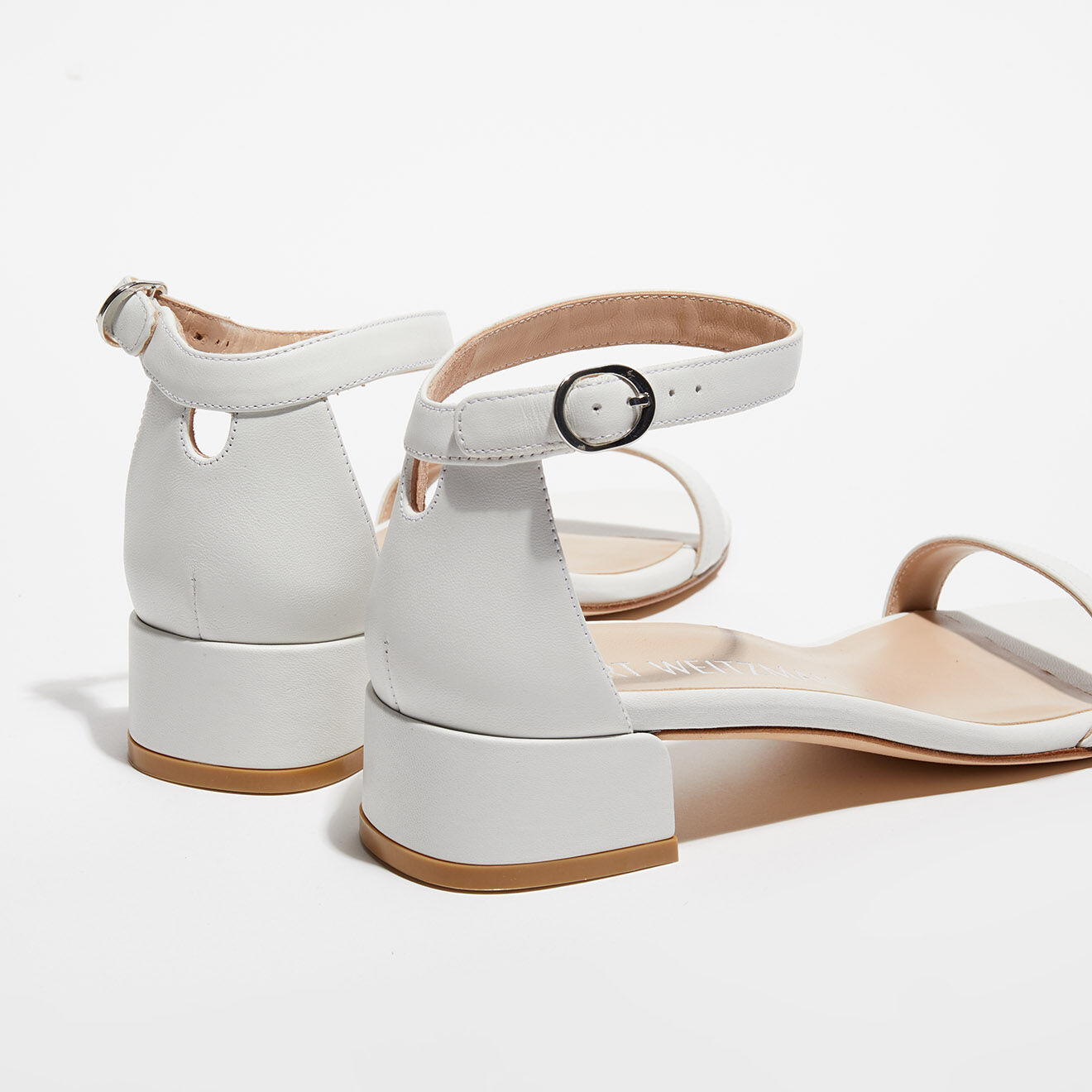 Stuart Weitzman Sandales en Cuir Nudistjune blanches