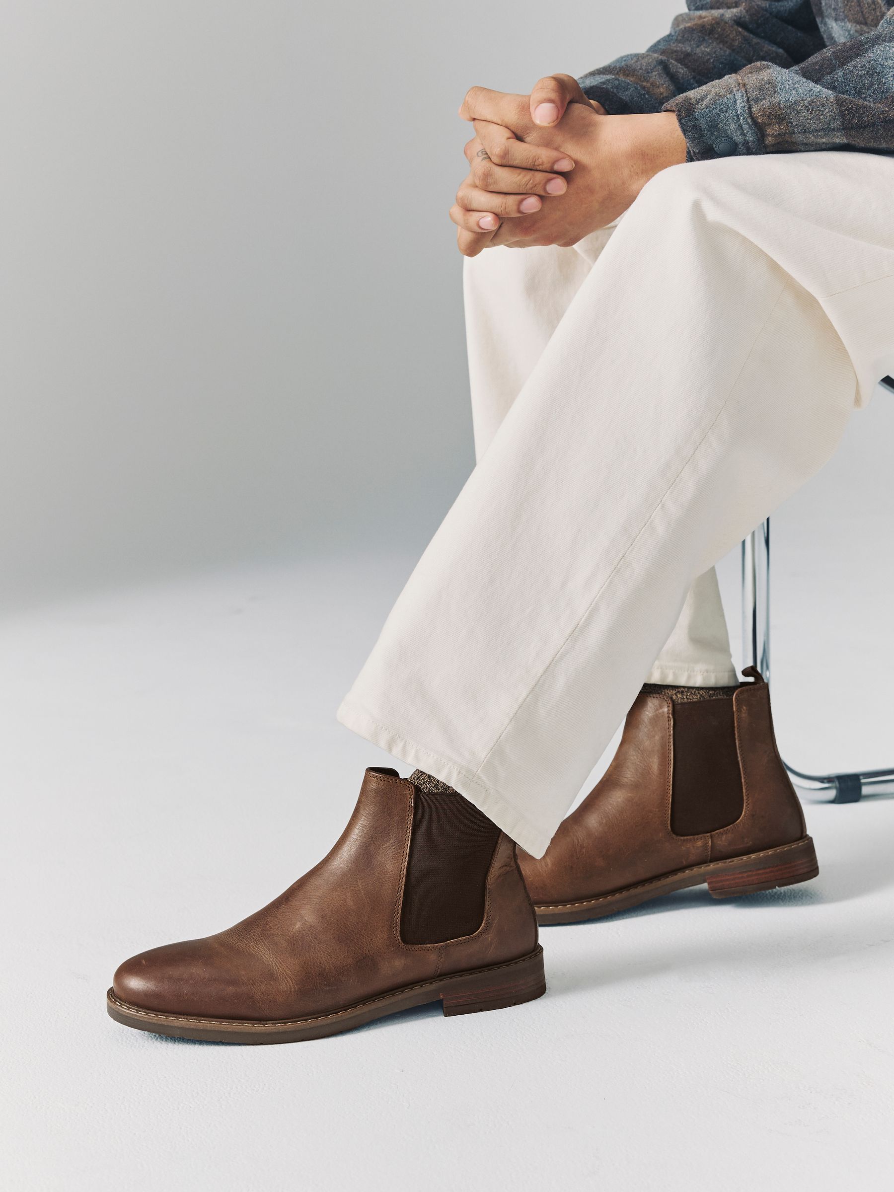 Bruin - Waxy Leather Chelsea Boots