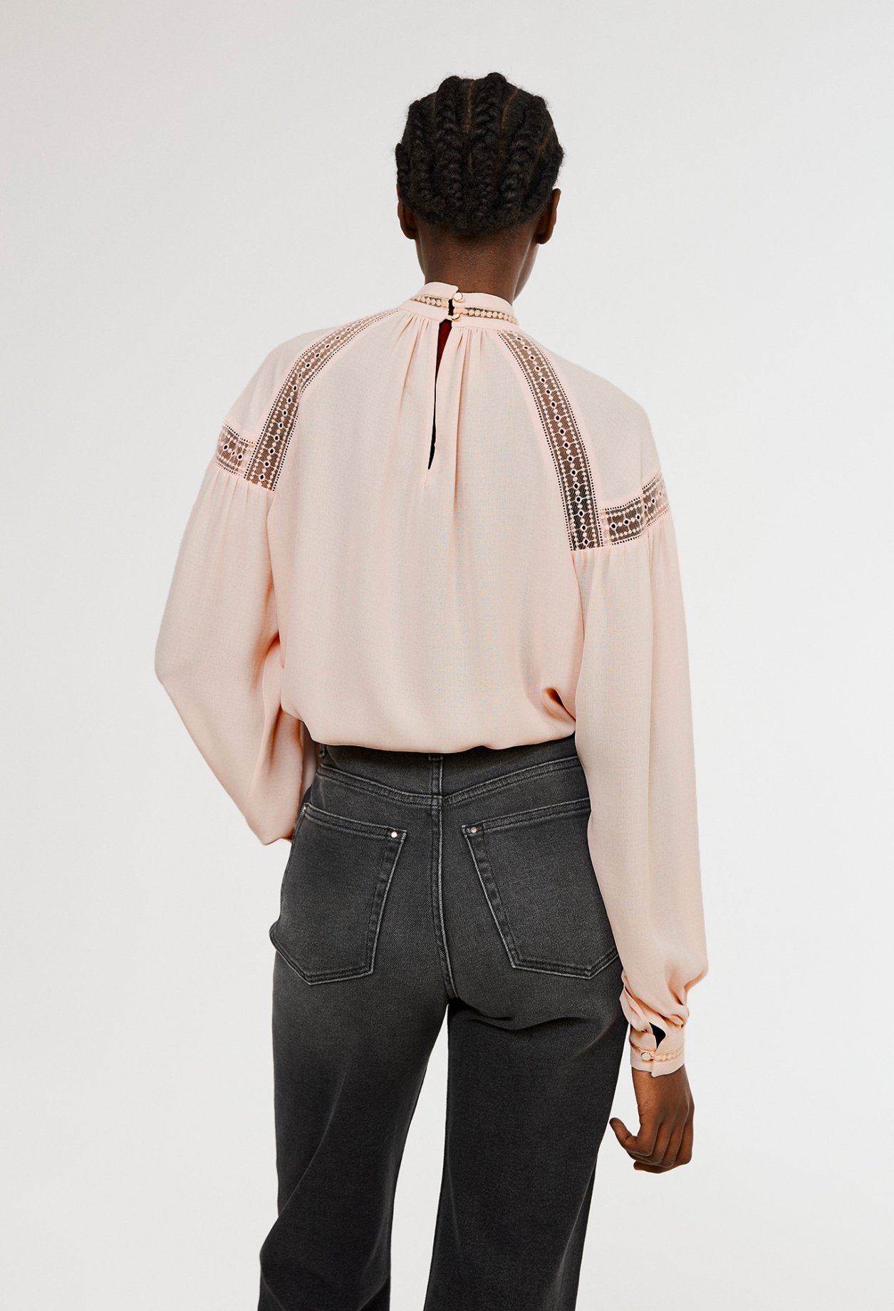 Blouse &agrave; dentelle