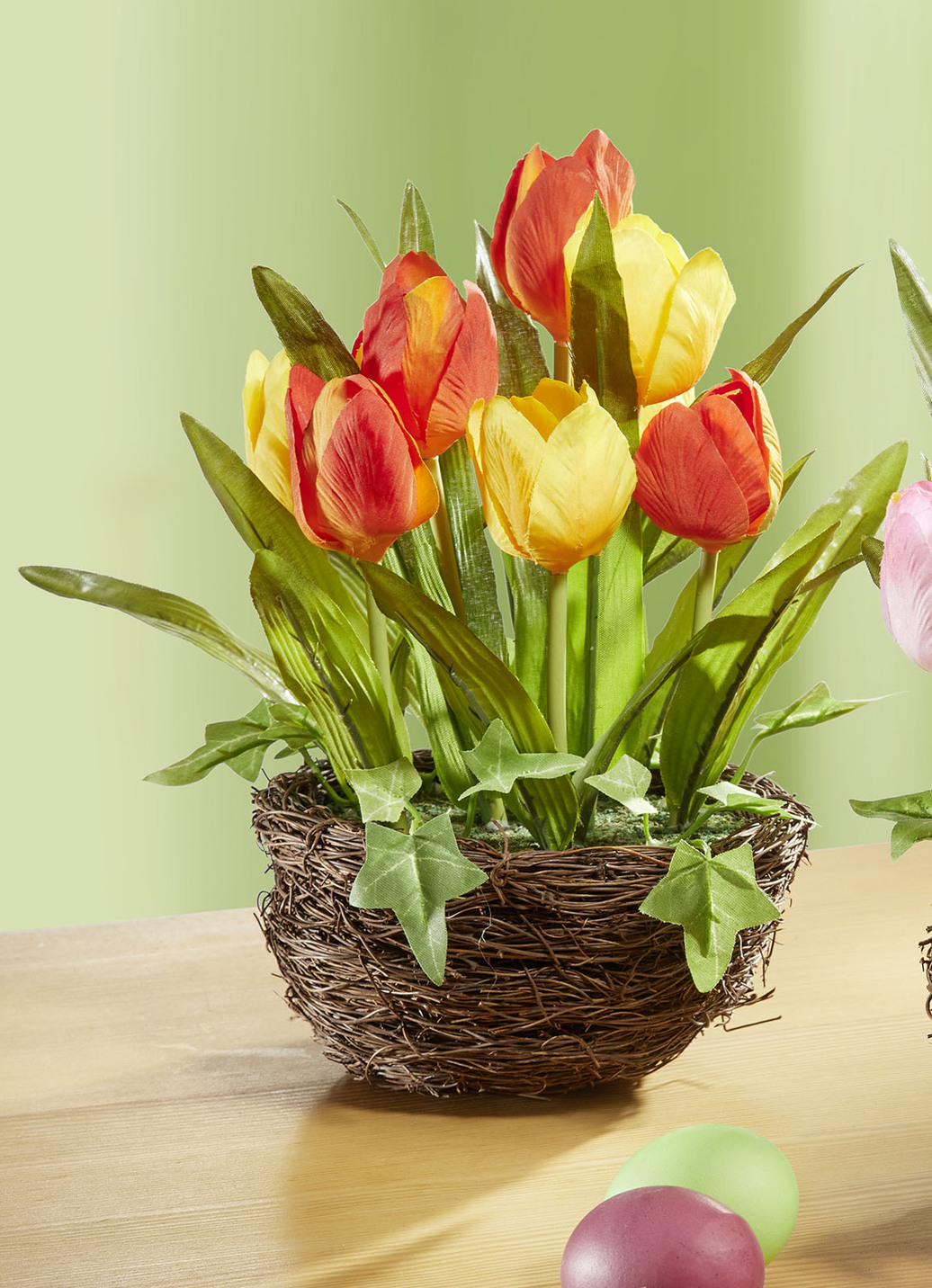 Tulpen im Weidekorb