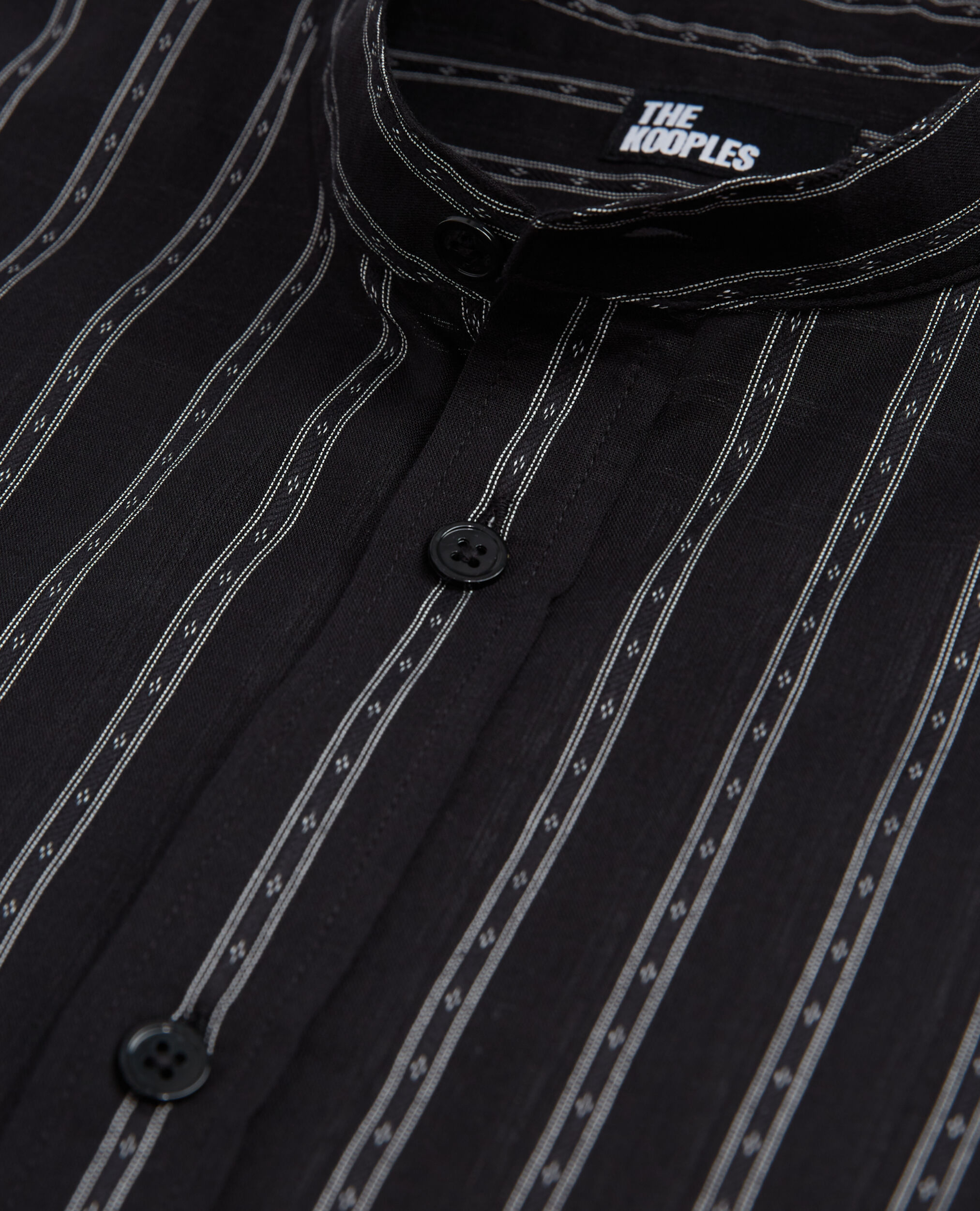 Chemise col officier à rayures noires