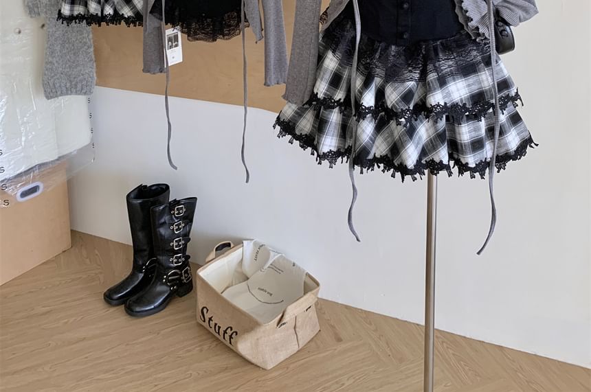 Dute - Set: haltertop met ruches en kant + effen vest met strik aan de voorkant + geruite mini-A-lijn rok met hoge taille en ruches