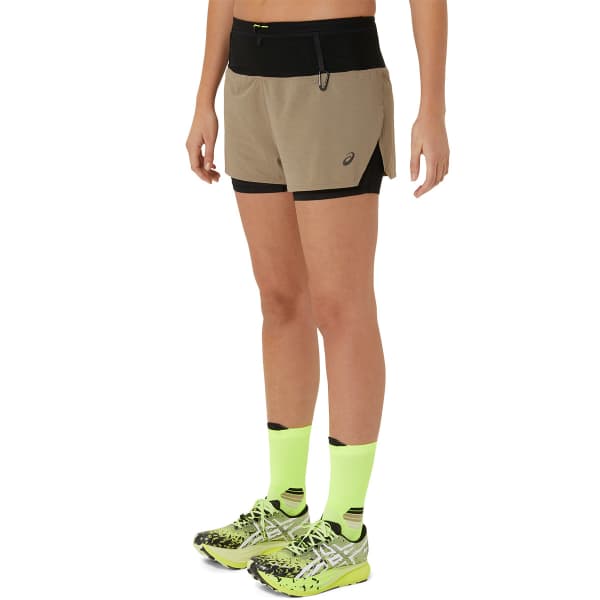 Short running ASICS FUJITRAIL 2-N-1 SHORT W PEPPER/PERFORMANCE BLACK
