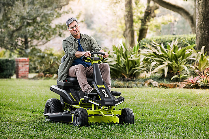 Tondeuse autoportée à éjection latérale Ryobi 48V 76cm