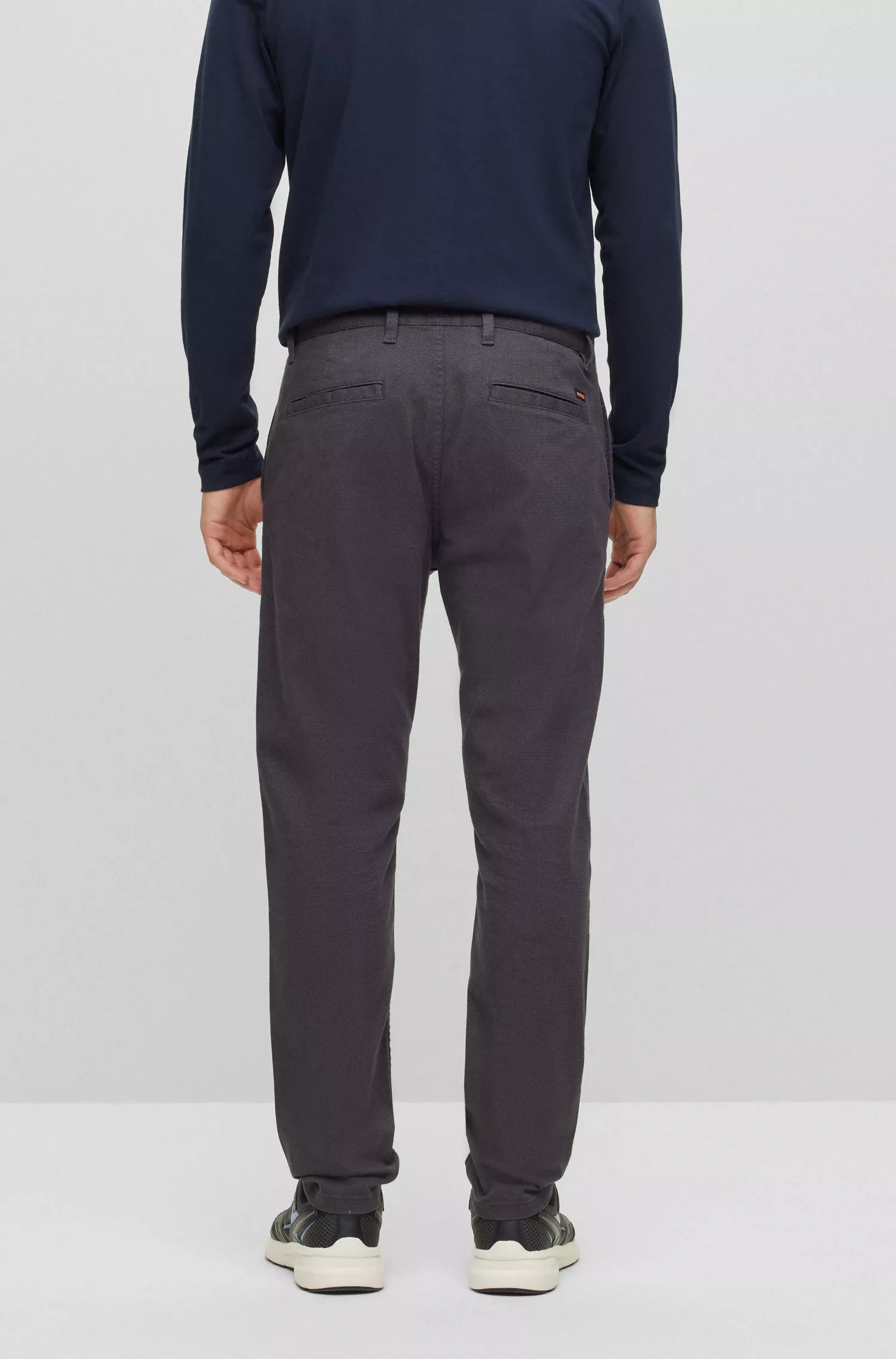 Calça chino BOSS laranja, corte afunilado, em algodão estruturado com elastano.