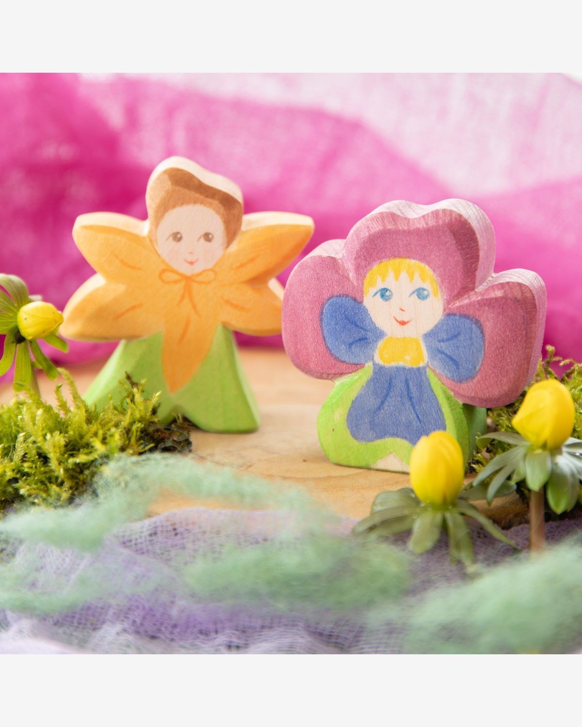 Blåmsterbarn – Håndlaget Trefigur | Flower Child Calendula