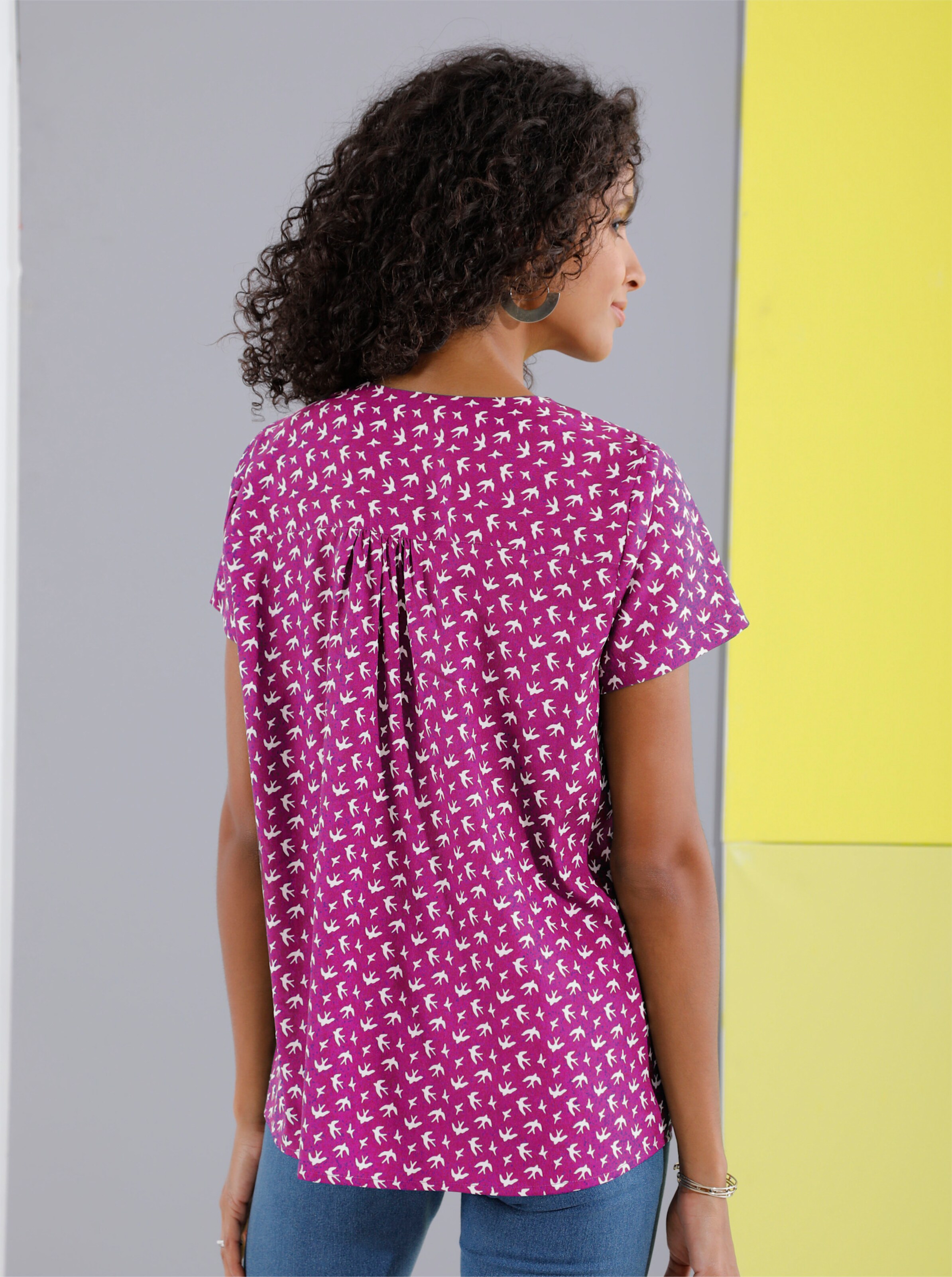 Schlupf-Bluse mit Schwalben-Print allover