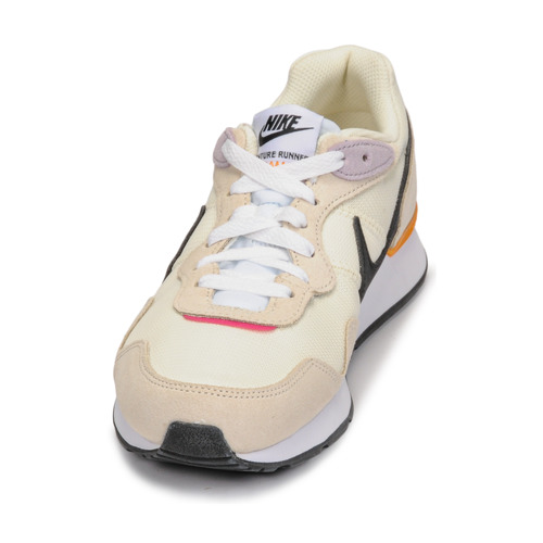 Nike - NIKE VENTURE RUNNER - Beige
