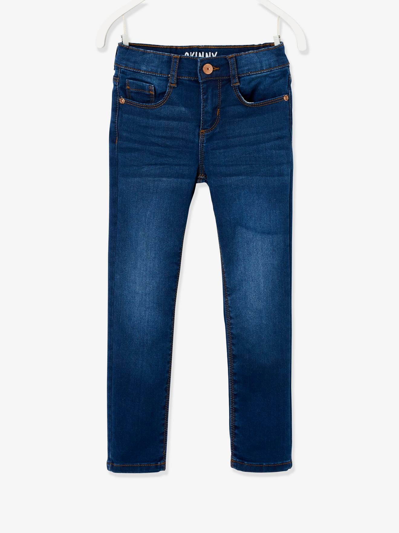 Calça jeans skinny feminina, lavagem média azul.
