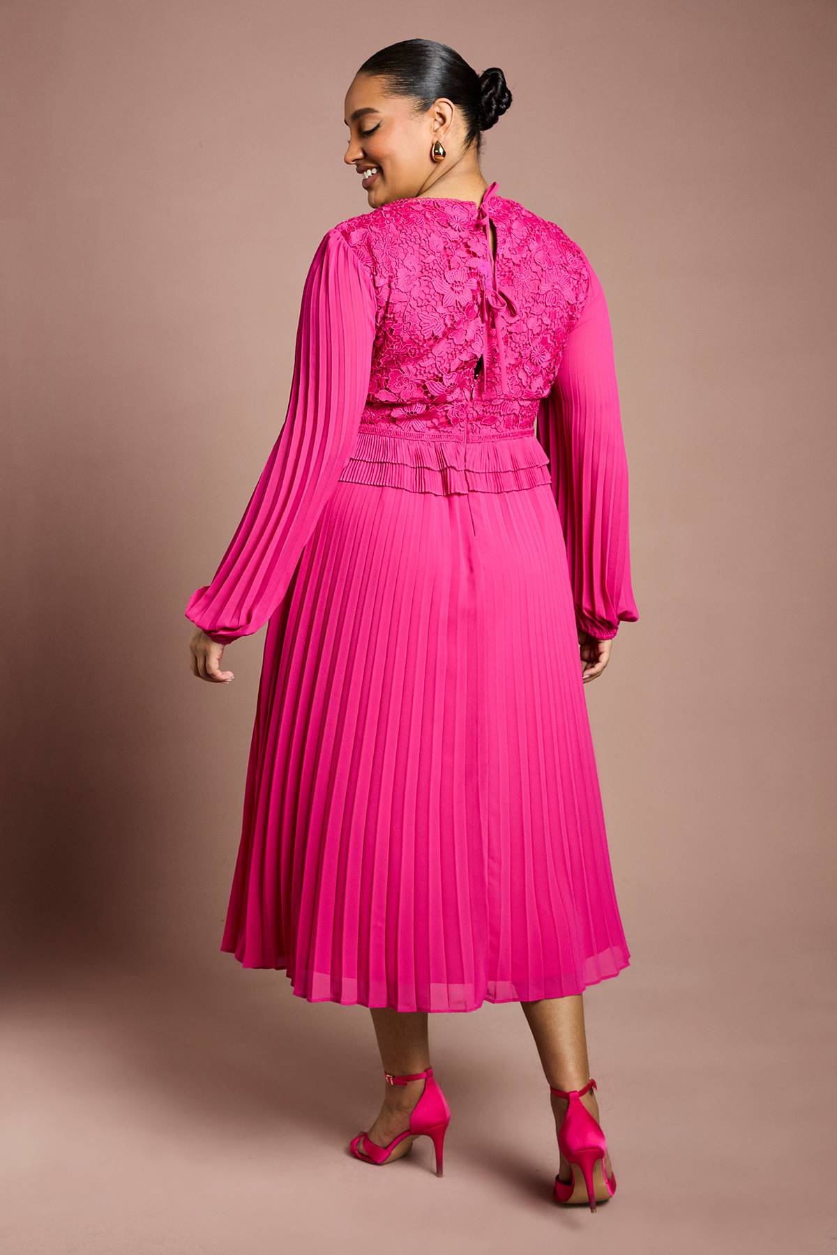 Coast Robe Longues Manches à Plis avec Insert en Dentelle Plus