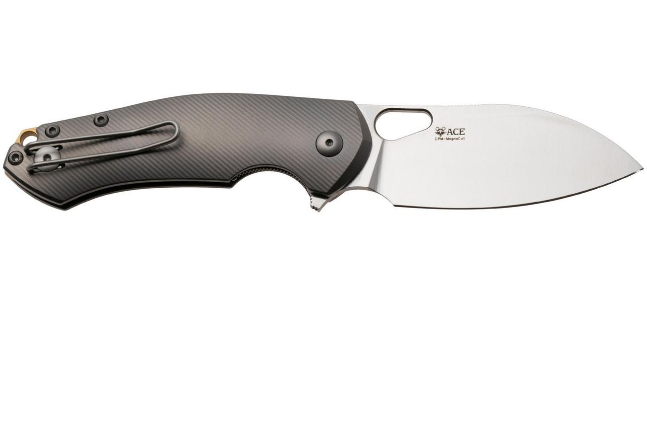 GiantMouse ACE Biblio XL Satin CPM MagnaCut, Textured Titanium, zakmes, Ansø en Voxnaes design