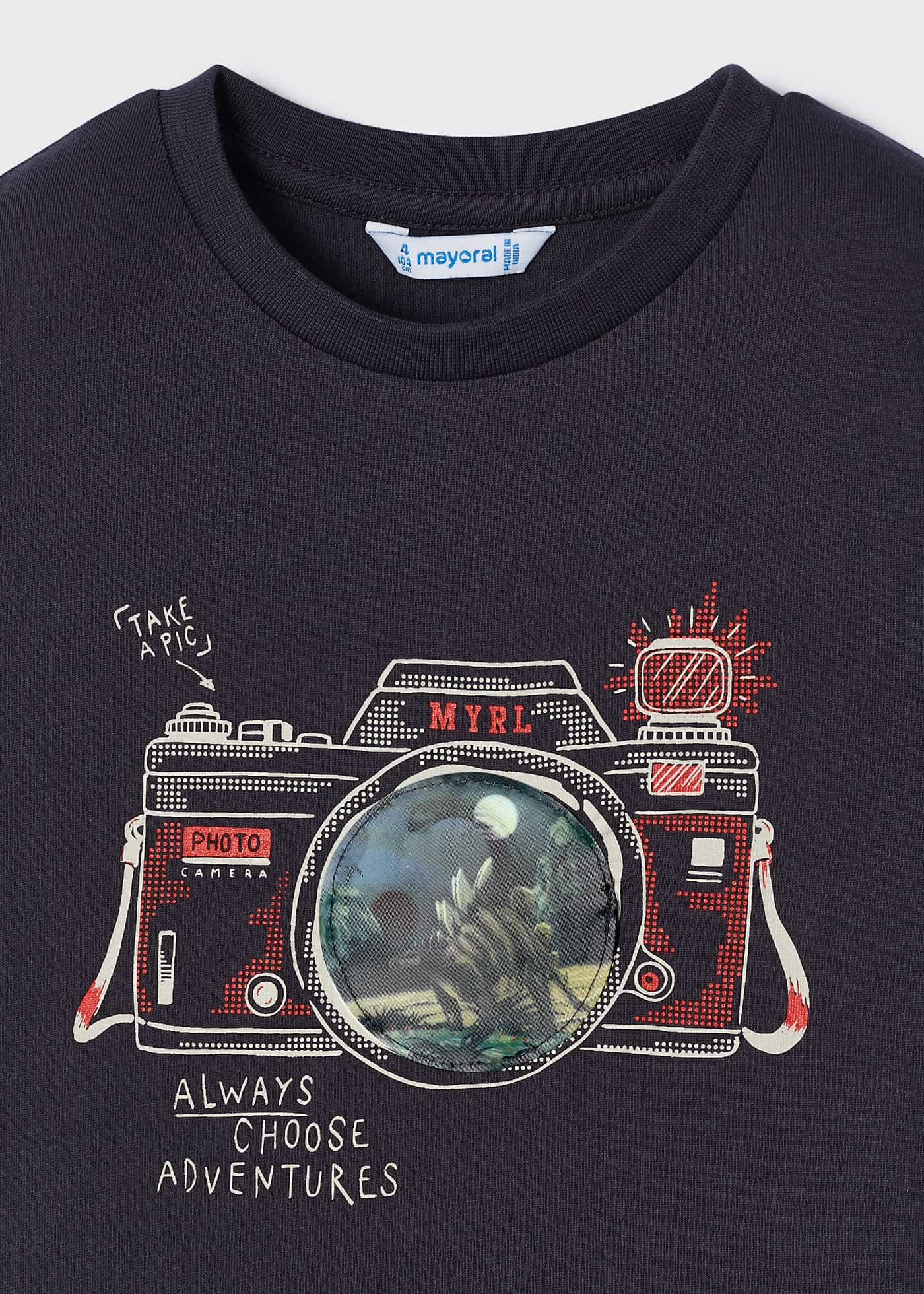 Camiseta de manga curta com estampa interativa para meninos