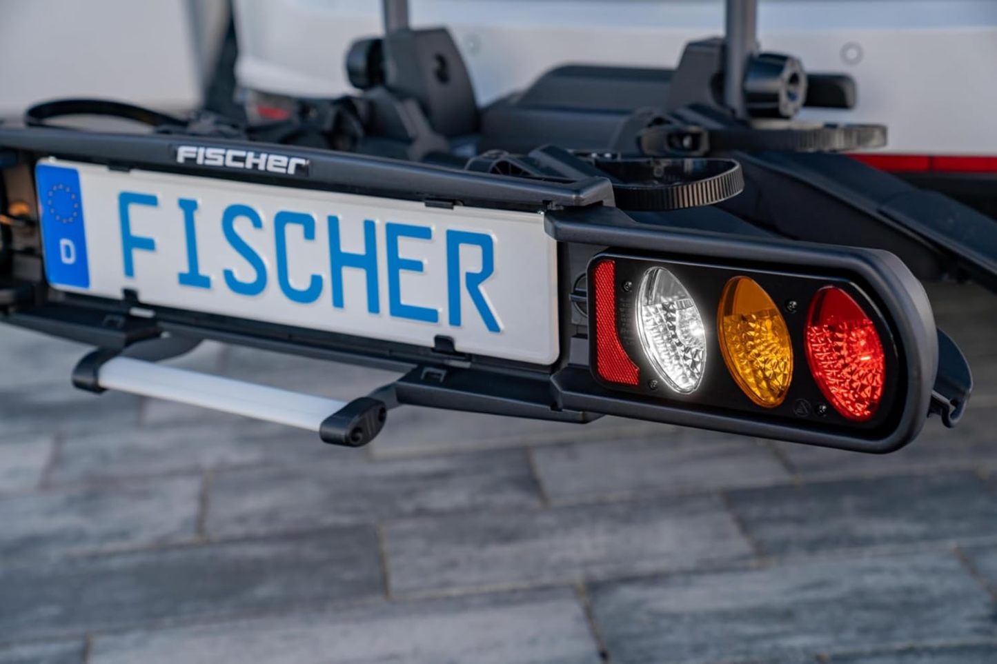 Fischer Kupplungs-Fahrradträger ProlineEvo 2, für 2 Fahrräder bis 60kg Nutzlast, E-Bike geeignet, vormontiert, abschließbar, faltbar
