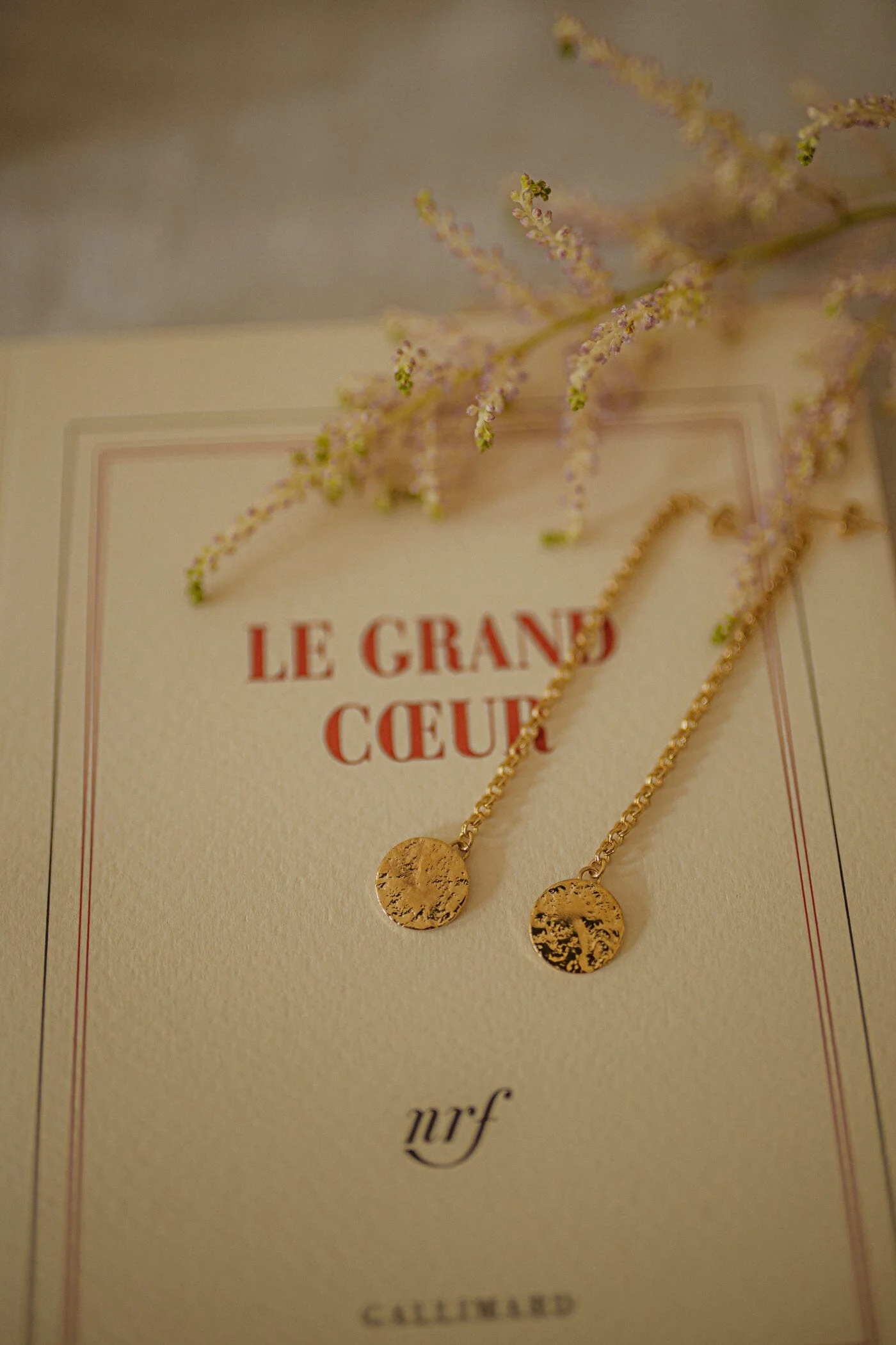 HESTIA - Boucles d'oreilles pendantes ronds martelés doré à l'or fin | Doré