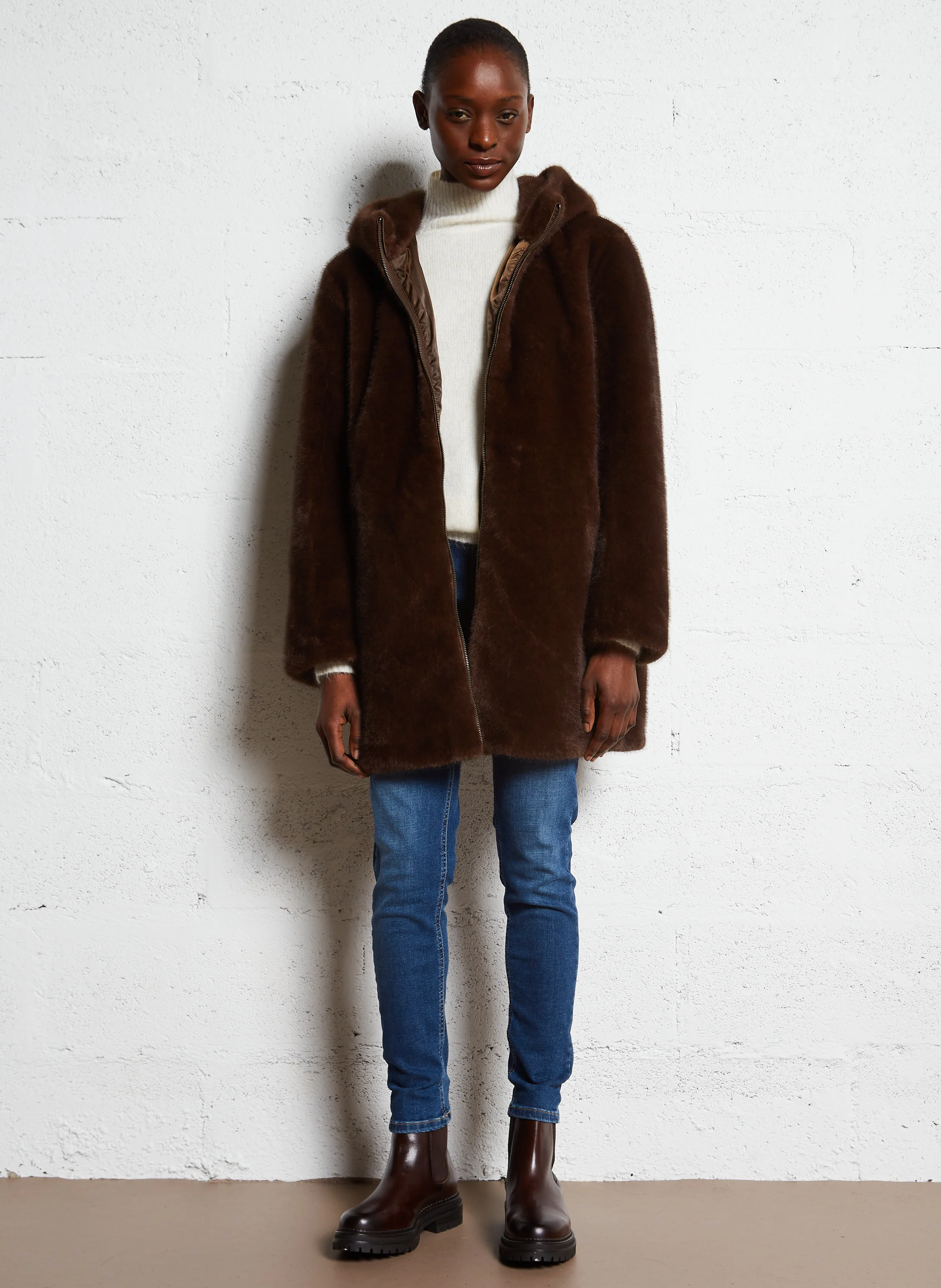 MANATHANY - Manteau droit à capuche en fausse fourrure| Marron