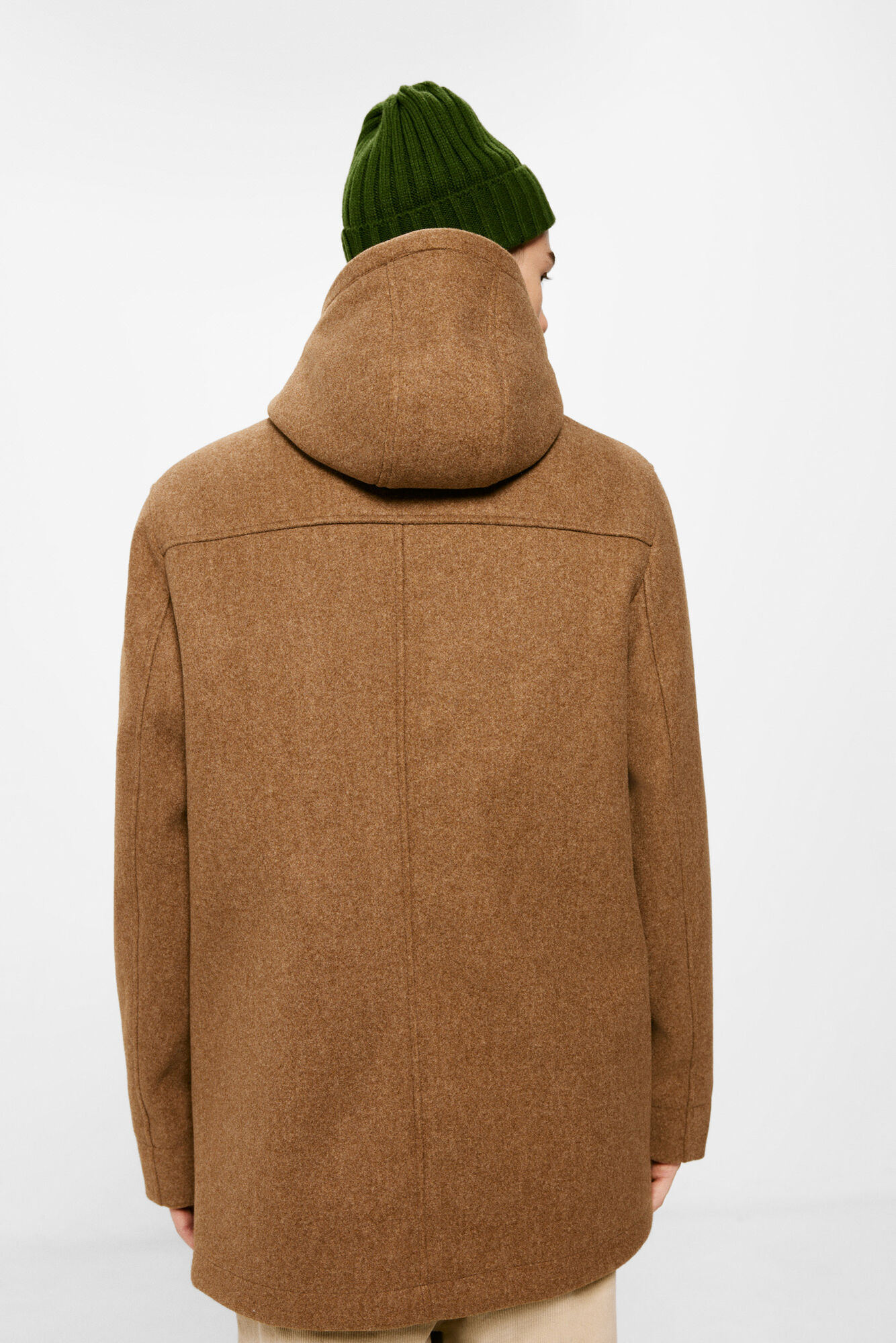 Parka com efeito lã e capuz.
