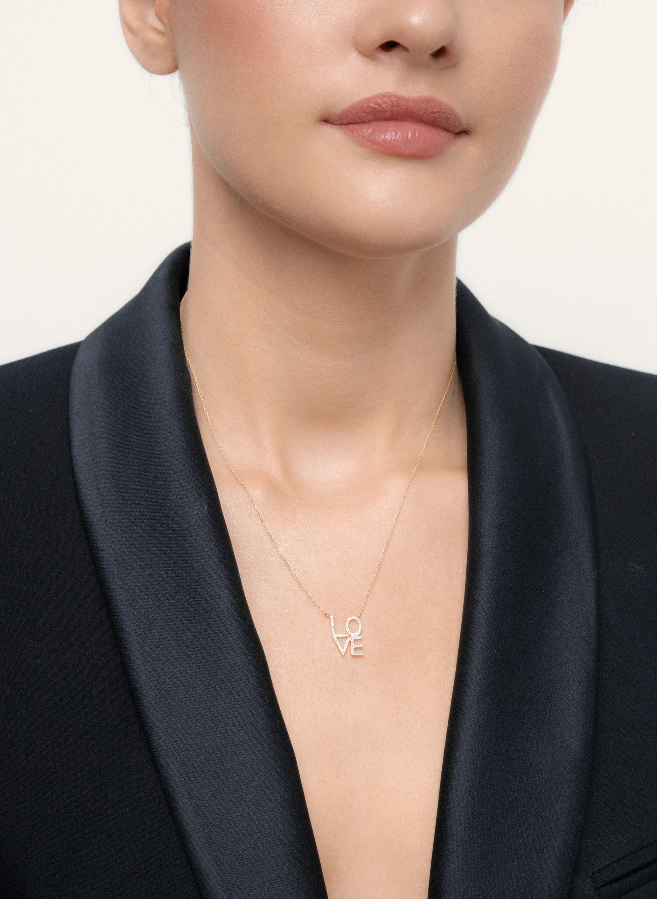 Leaf Halskette LOVE aus 18 Karat Gelbgold mit Diamanten