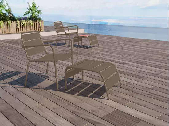 Fauteuil bas de jardin empilable + repose pied en métal - Taupe - MIRMANDE de MYLIA