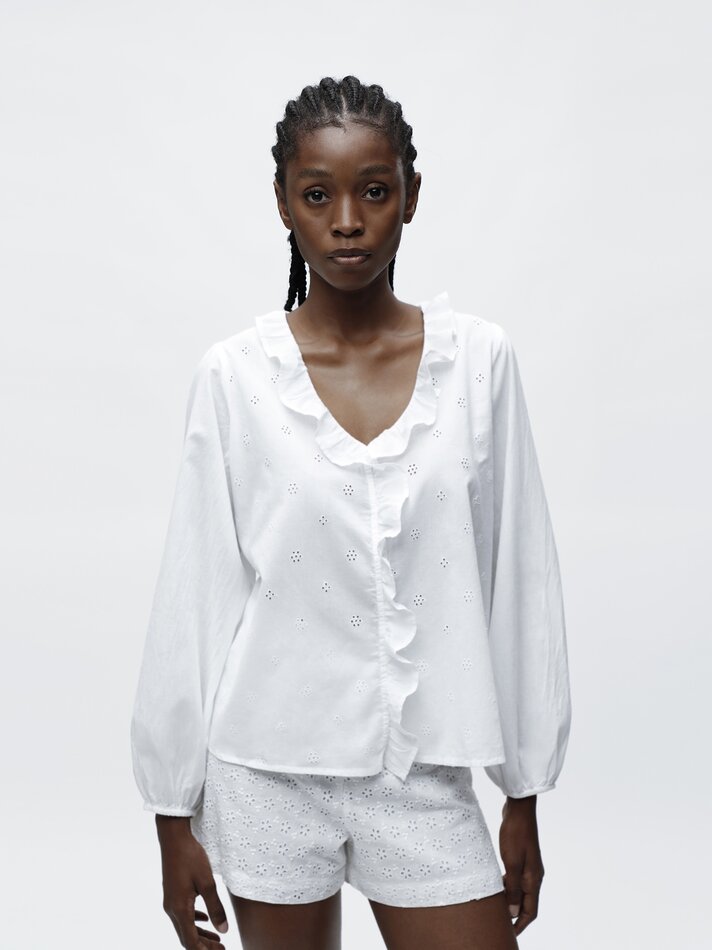Camisa com bordado suíço e detalhe de babado - Branca