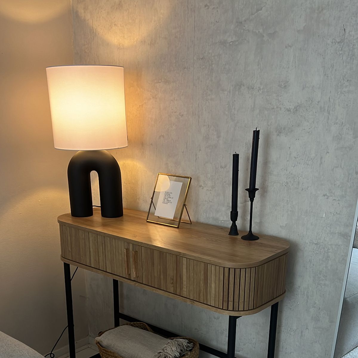 Scandinavische tafellamp zwart met linnen kap wit - Lotti