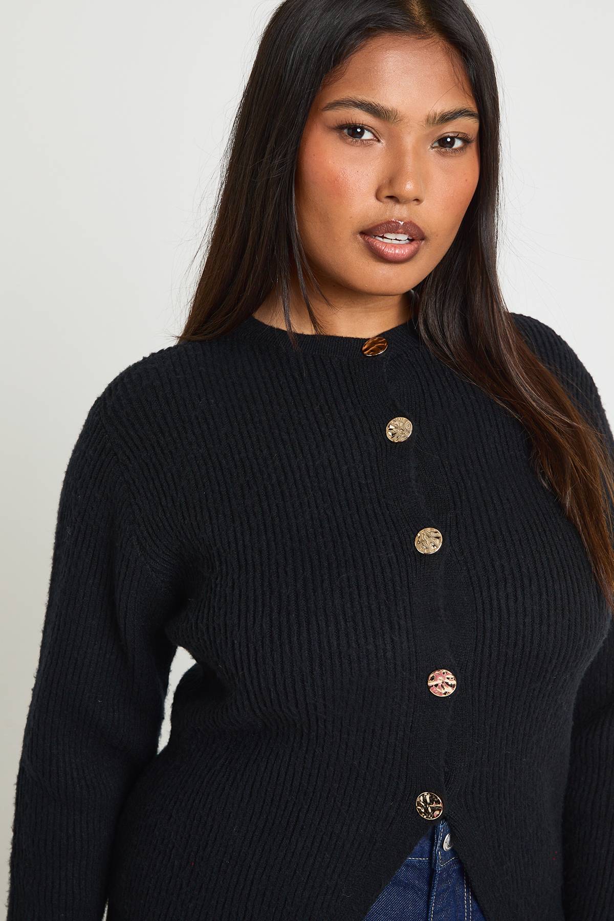 boohoo Cardigan Tricoté Col Rond à Boutons Dorés Grande Taille