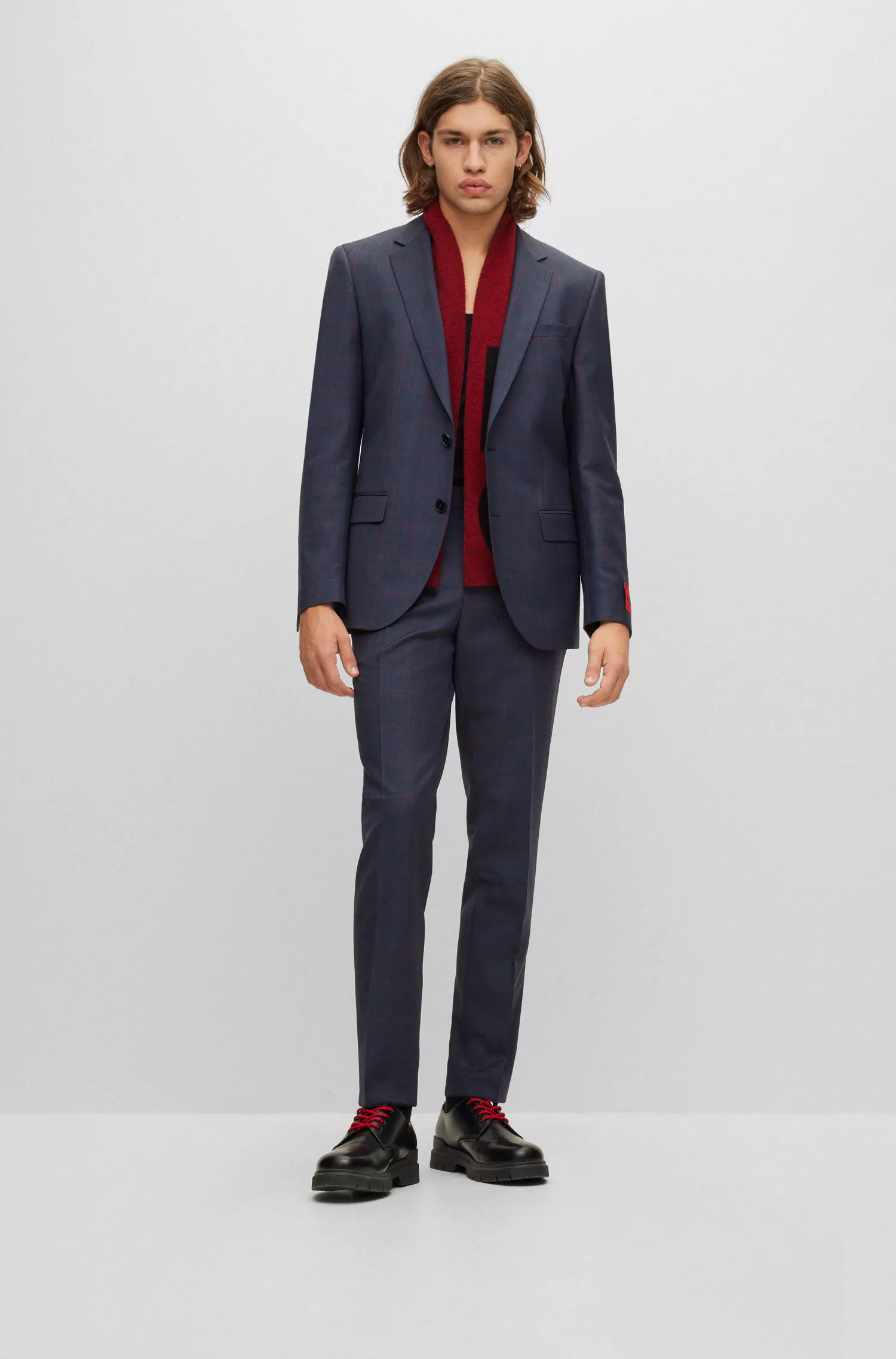 Terno slim fit xadrez vermelho HUGO em mistura de lã elástica.
