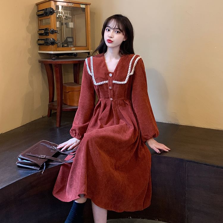 aistera - Corduroy midi-lijnjurk met lange mouwen, kraag, contrasterende rand en knopen