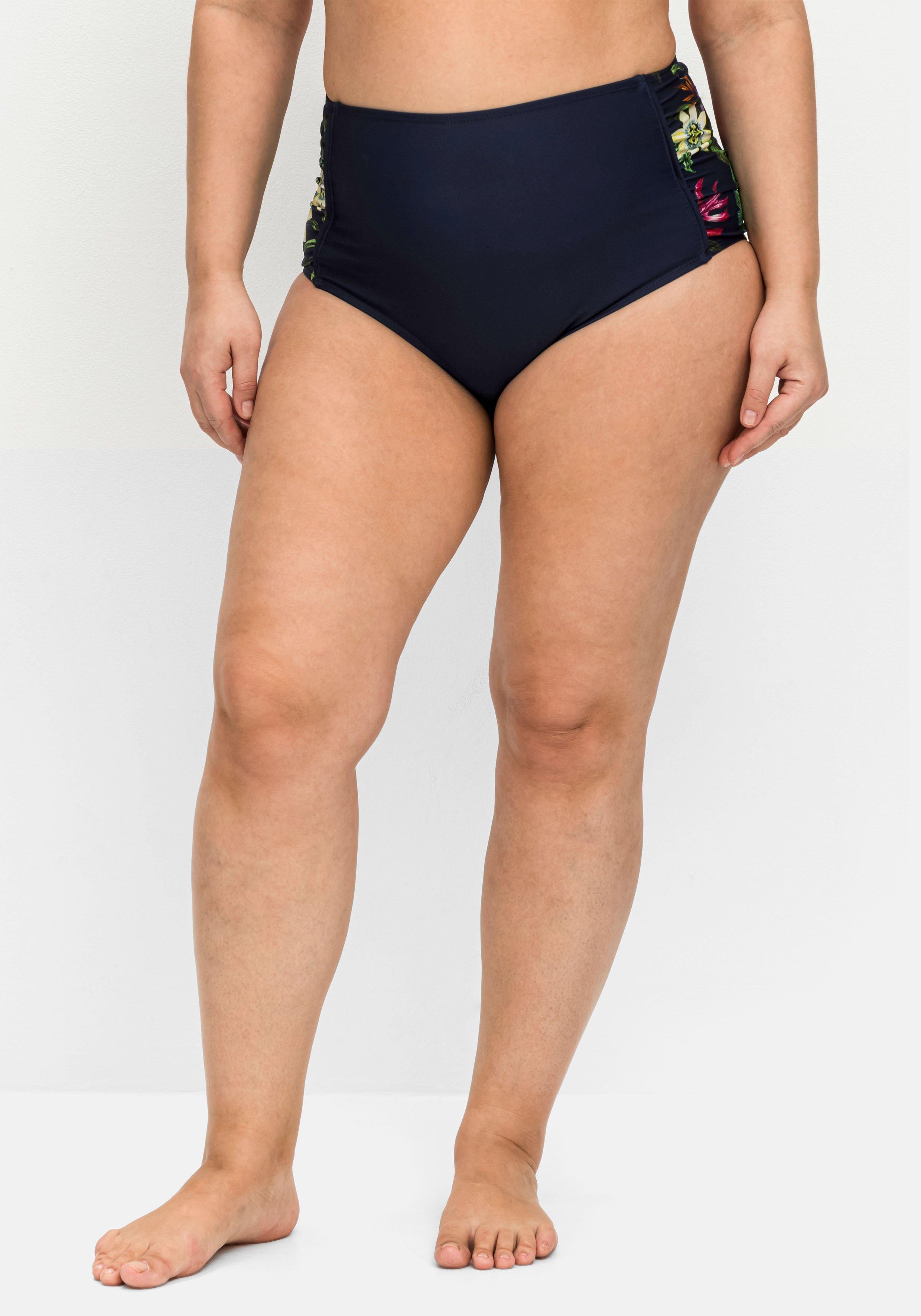 Bikinihose in hohem Schnitt, mit Blumendruck