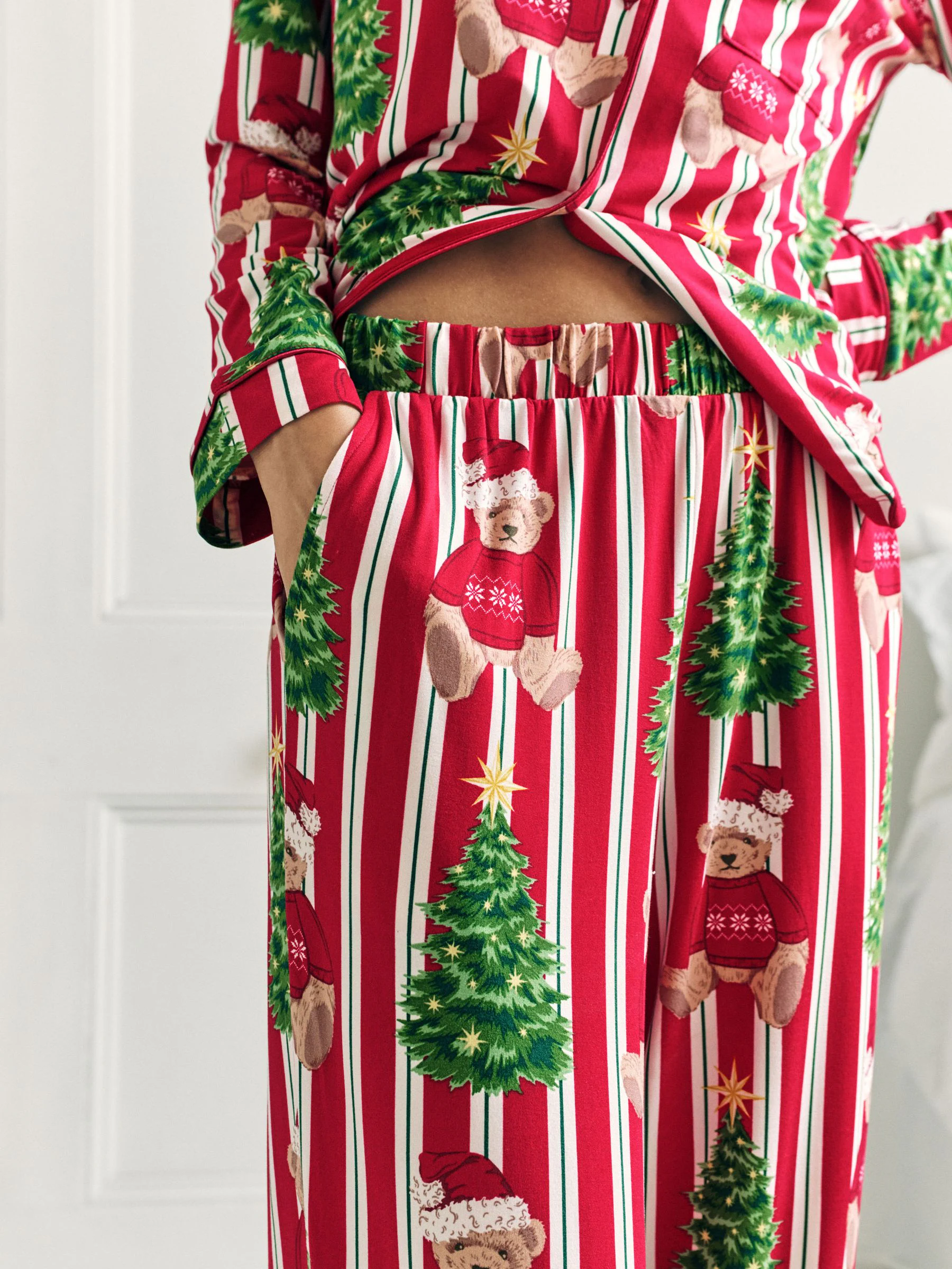 Chelsea Peers lange kerstpyjama met teddybeer en strepen