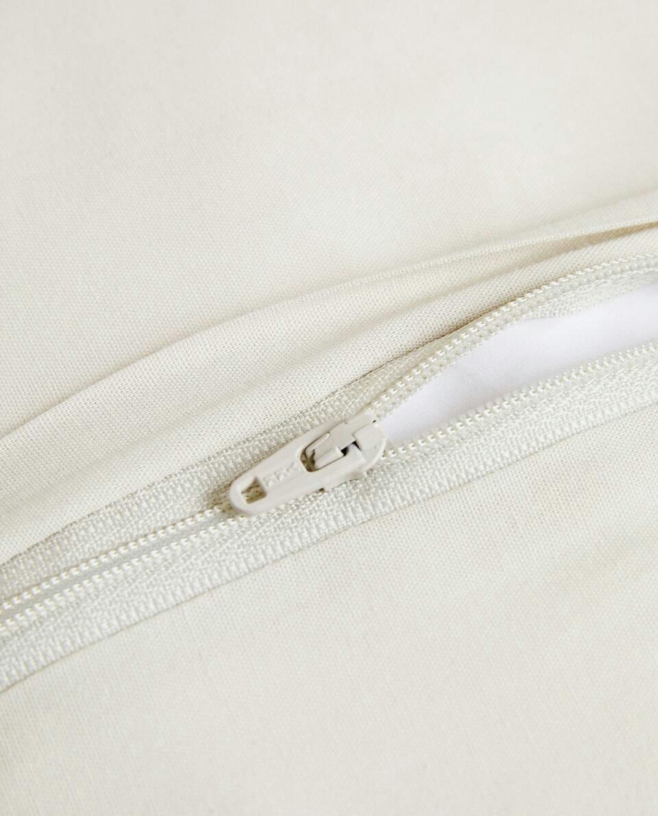 CAPA DE ALMOFADA COM ESTAMPA FLORAL