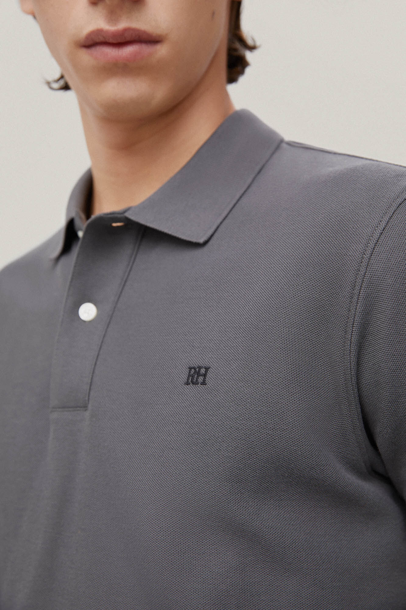 Camisa polo com logotipo - Cinza
